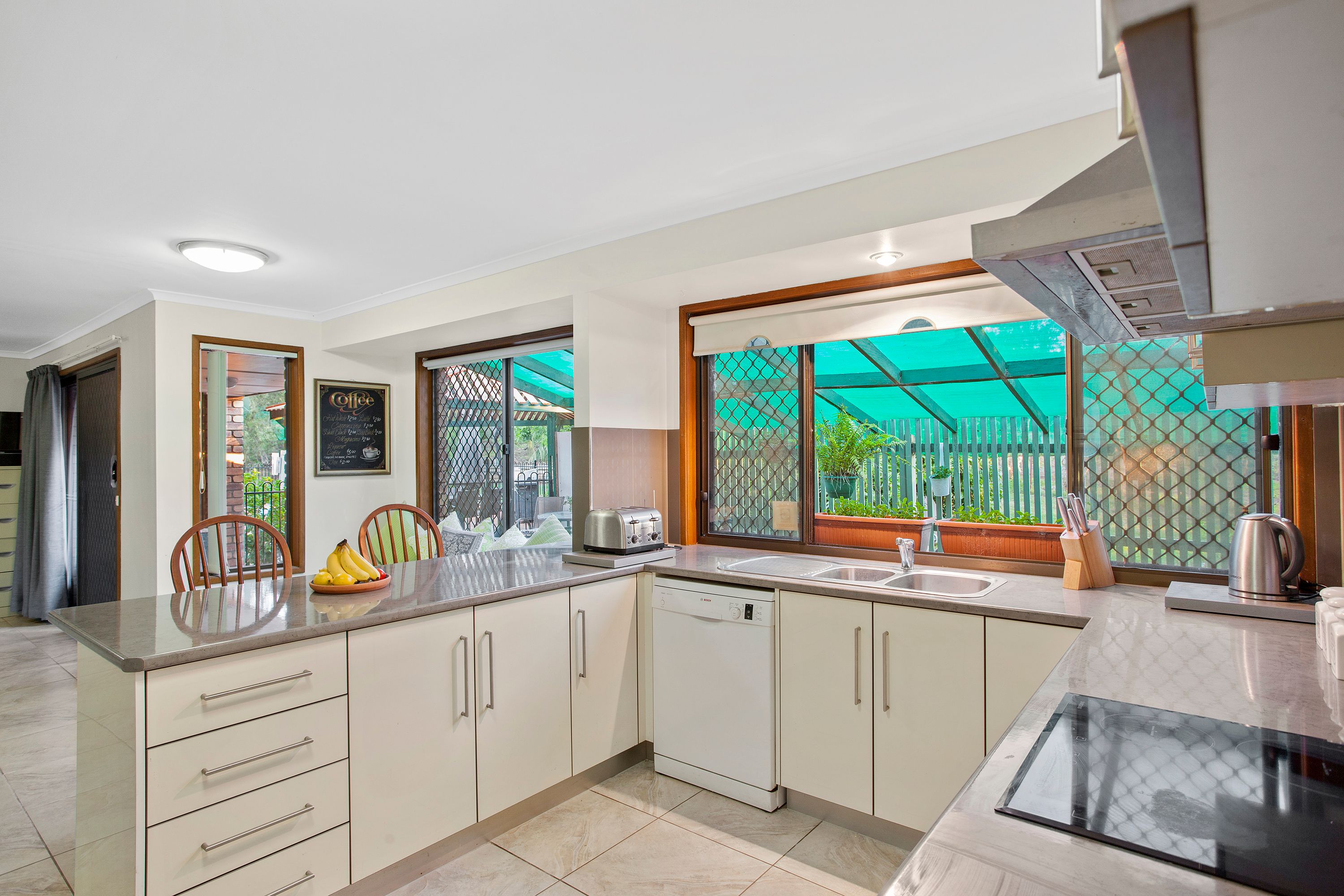 1 Ash Court, Glenvale, QLD 4350