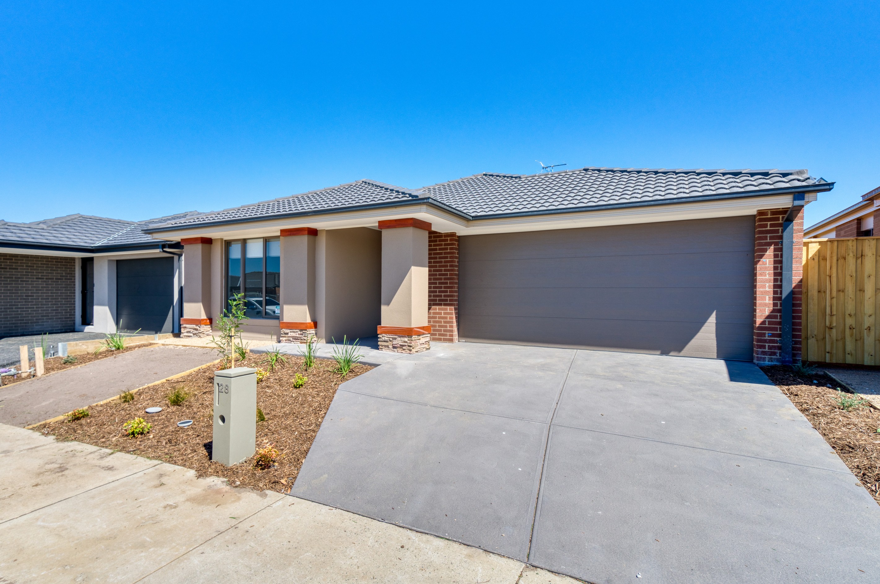 28 Ironstone Street, Cranbourne East, VIC 3977