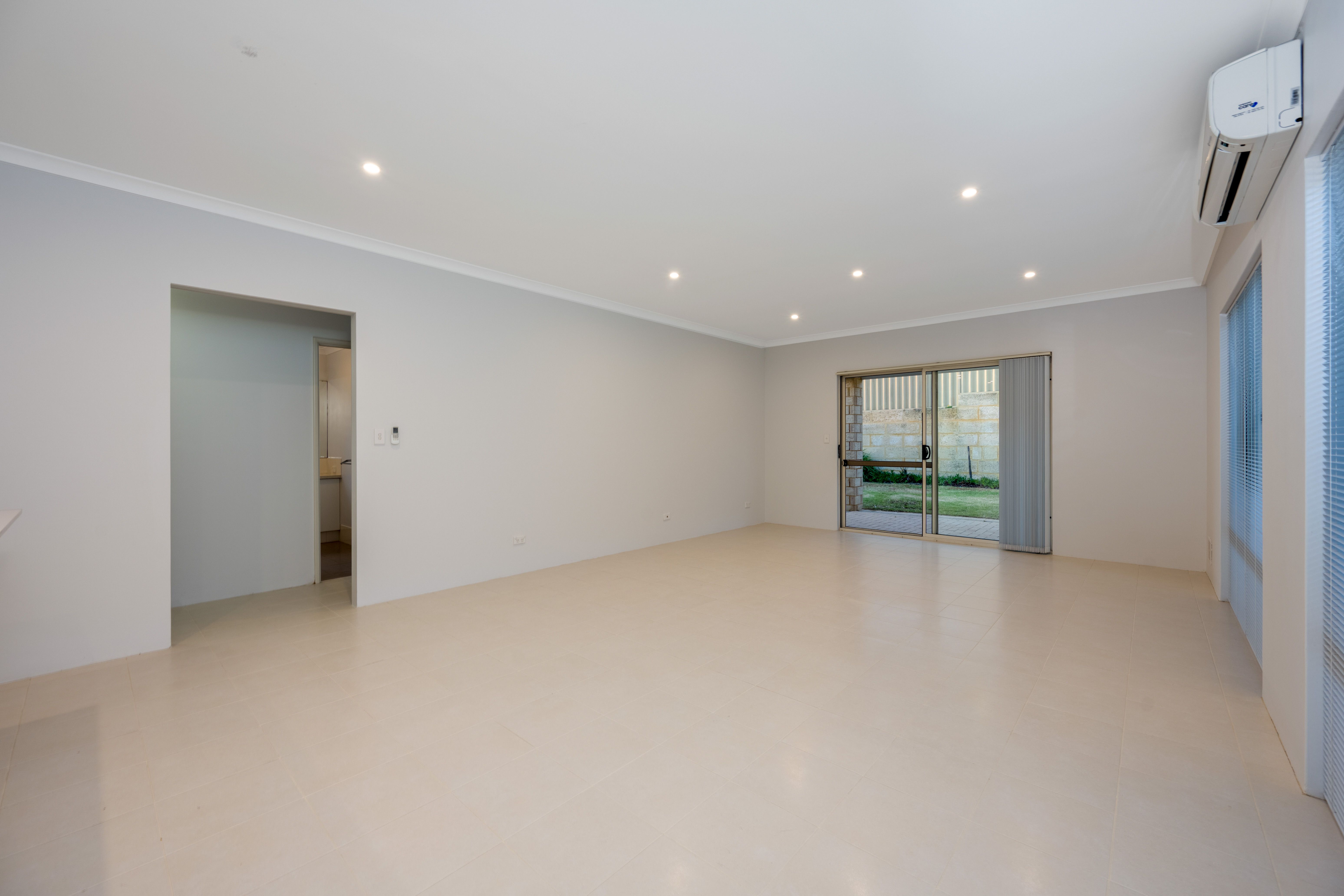 41 Oakbank Crescent — photo 9 of 25