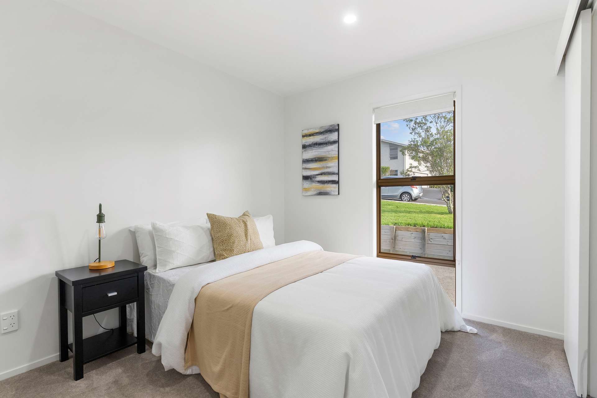 1/57 Aeroview Drive photo 6
