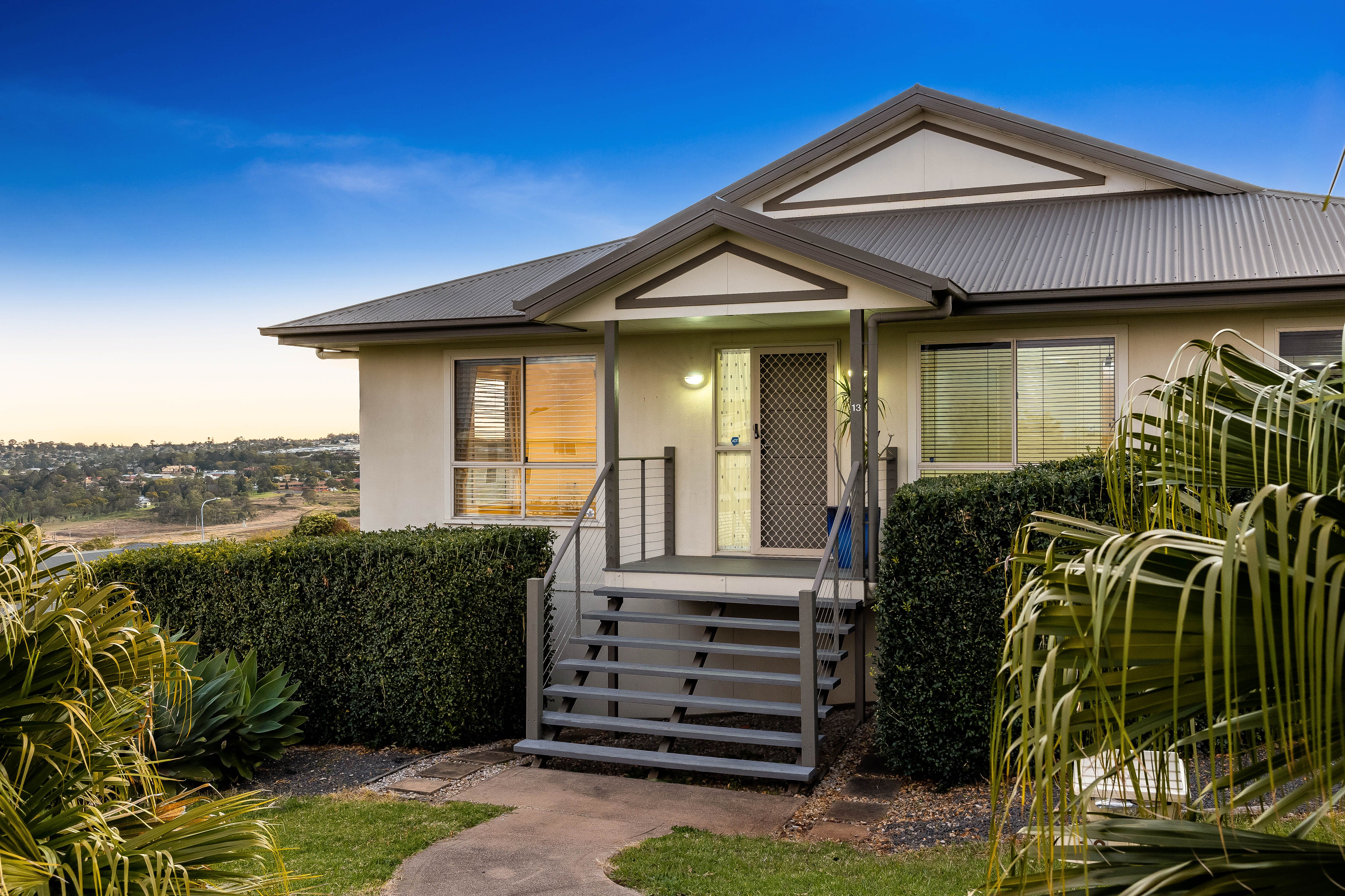 13 Dodson Crescent, Mount Kynoch QLD 4350