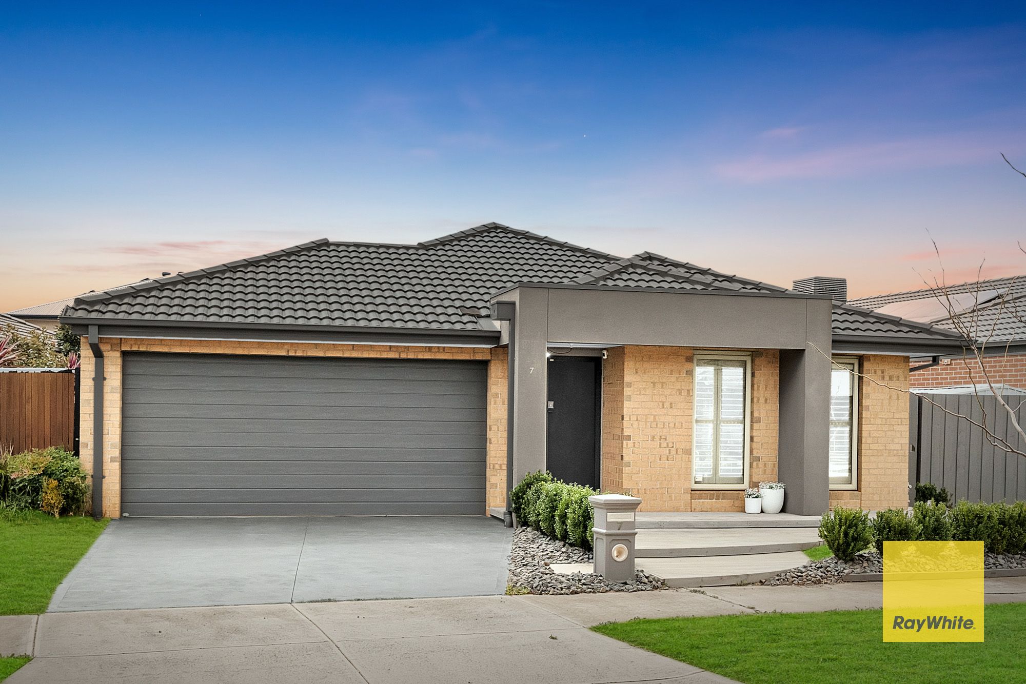 7 Inverness Place, THORNHILL PARK, VIC 3335