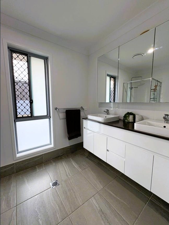 62 Macadamia Street — photo 9 of 15