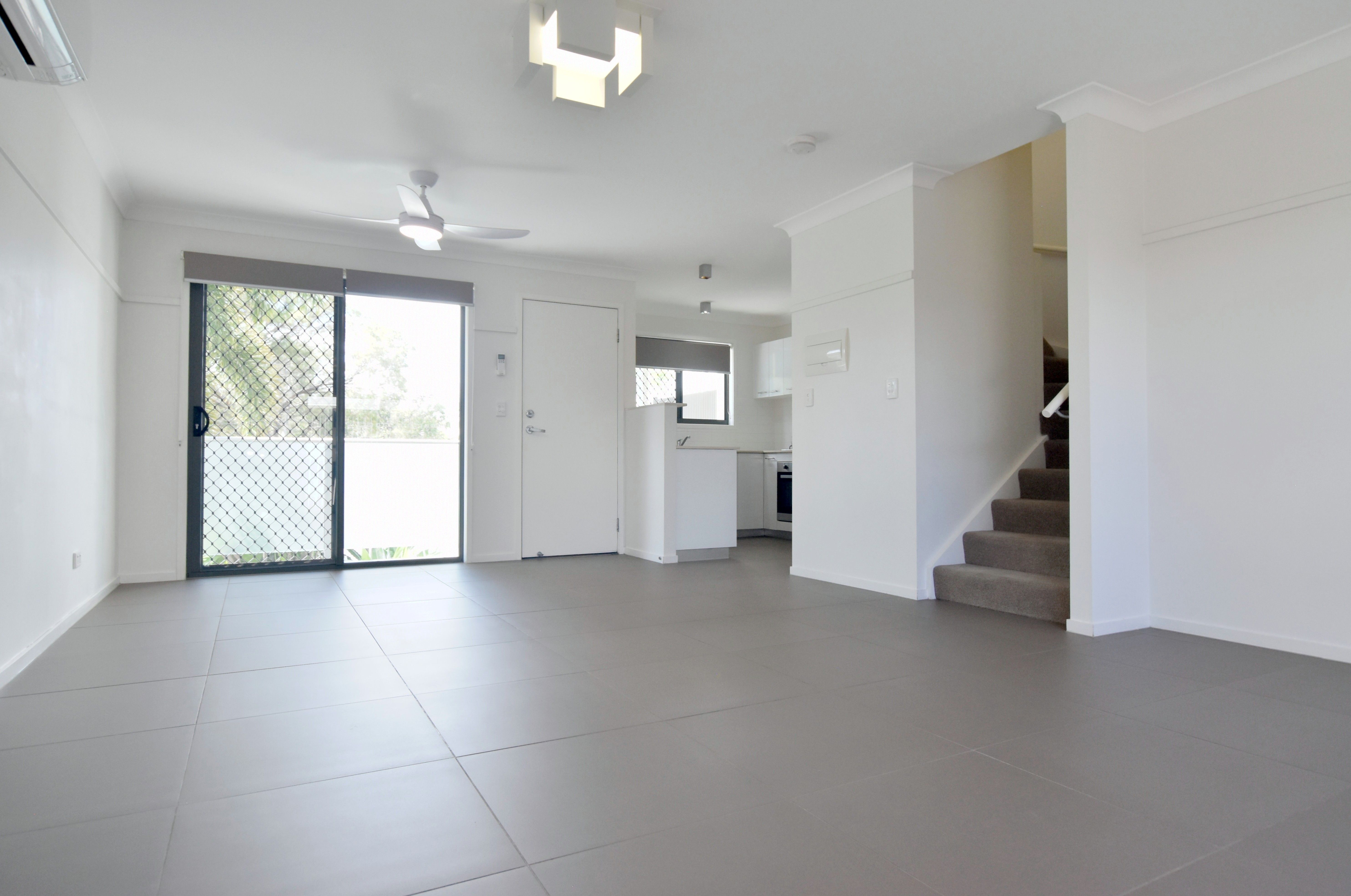 2/9 Fisher Street — photo 3 of 16