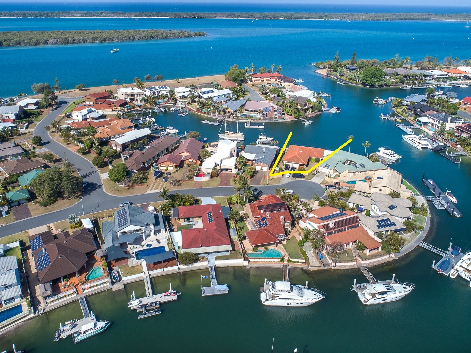 8 Rabaul Avenue, Runaway Bay, QLD 4216
