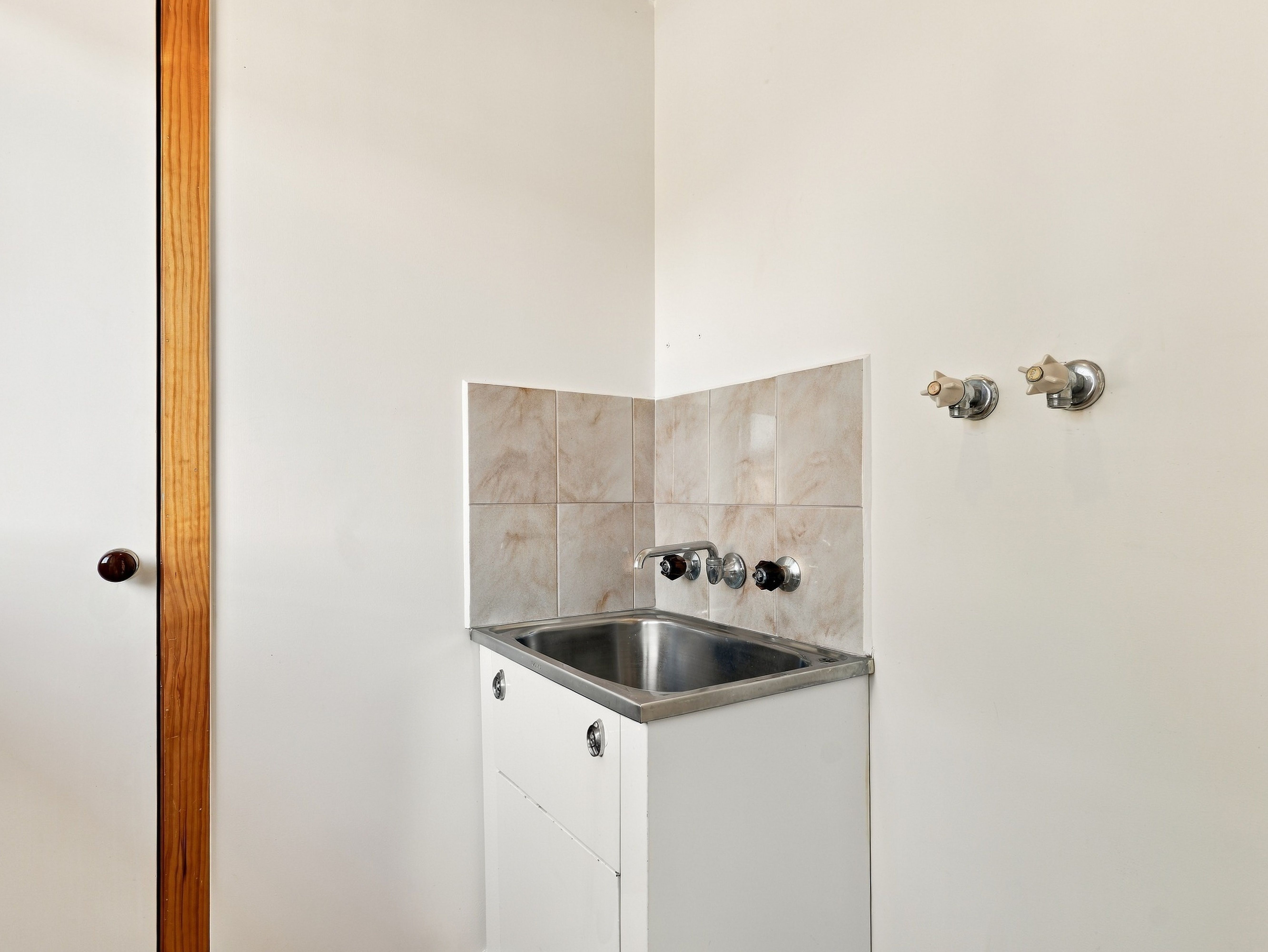 2/21 Reaburn Avenue — photo 12 of 16