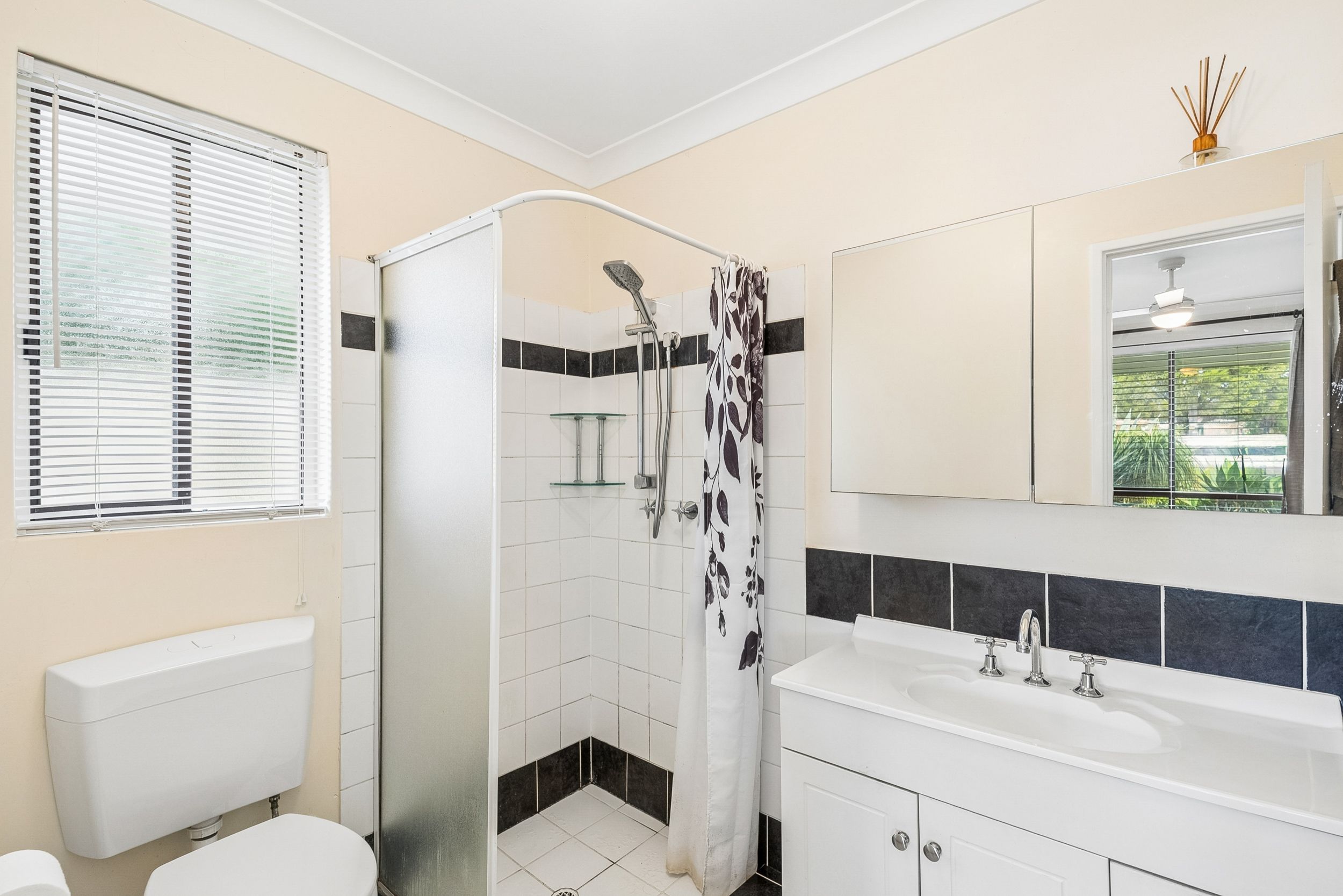 8 Palmer Crescent — photo 7 of 30