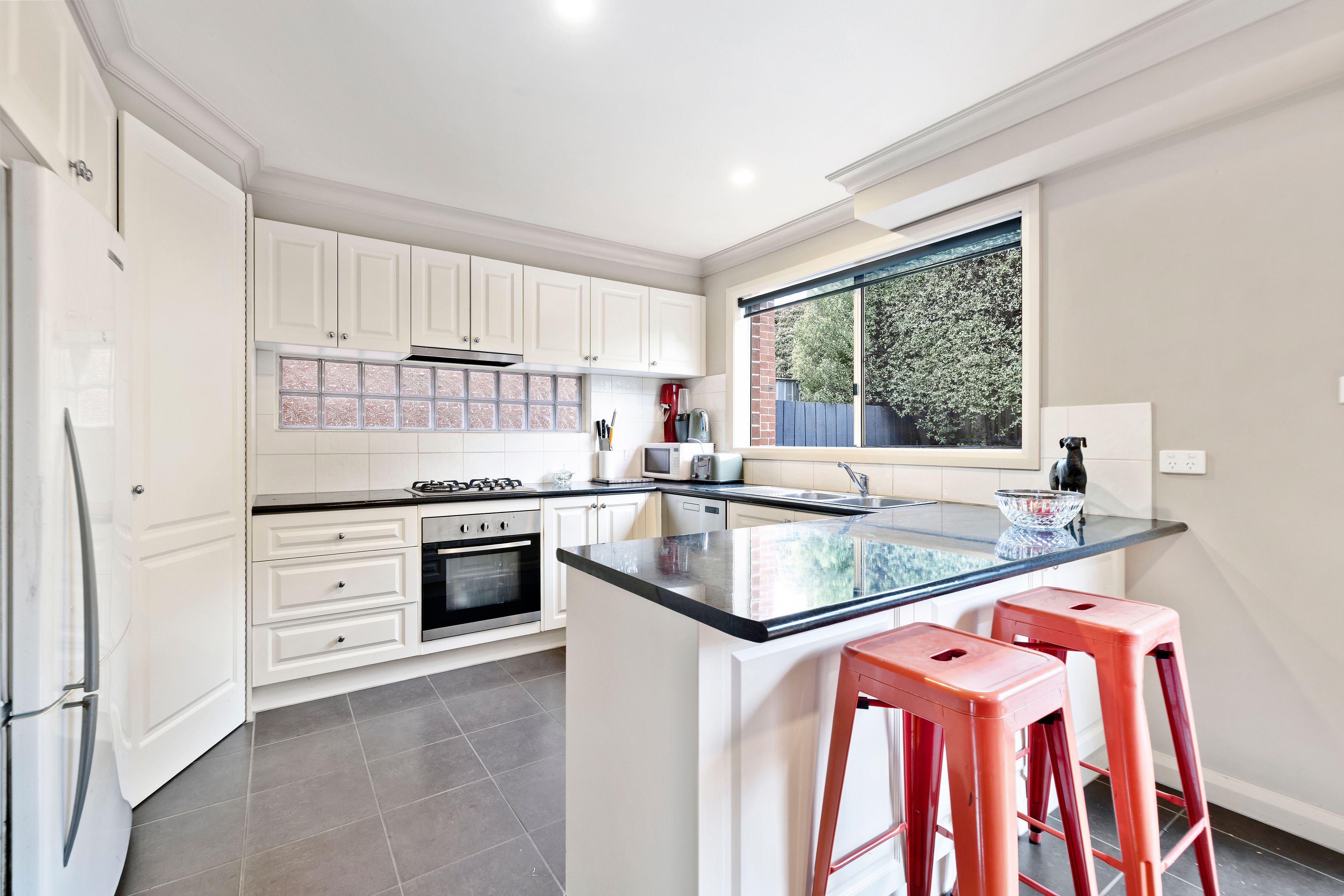 2/15 Stonehaven Avenue — photo 6 of 18