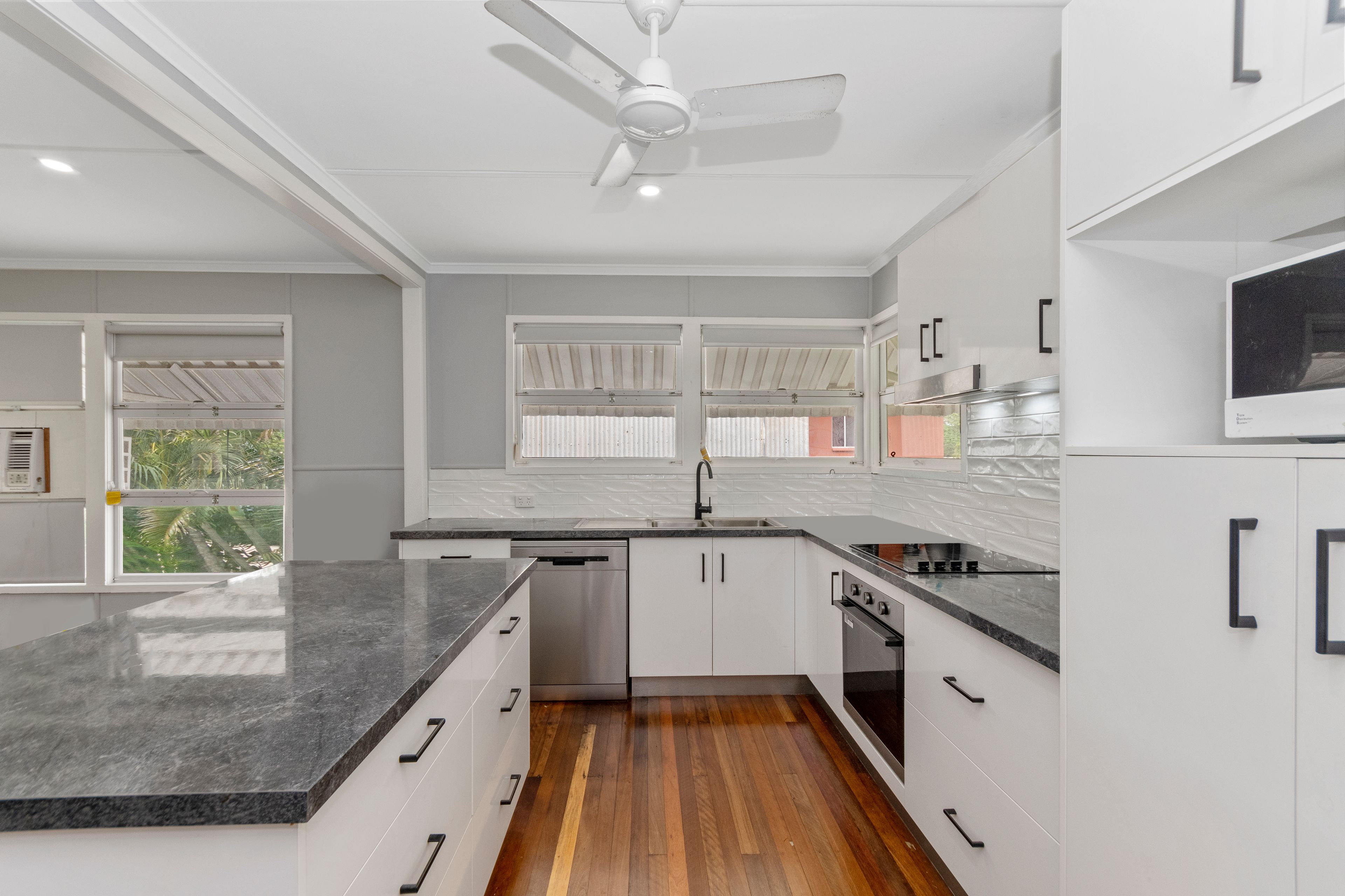 22 Lonerganne Street — photo 9 of 11