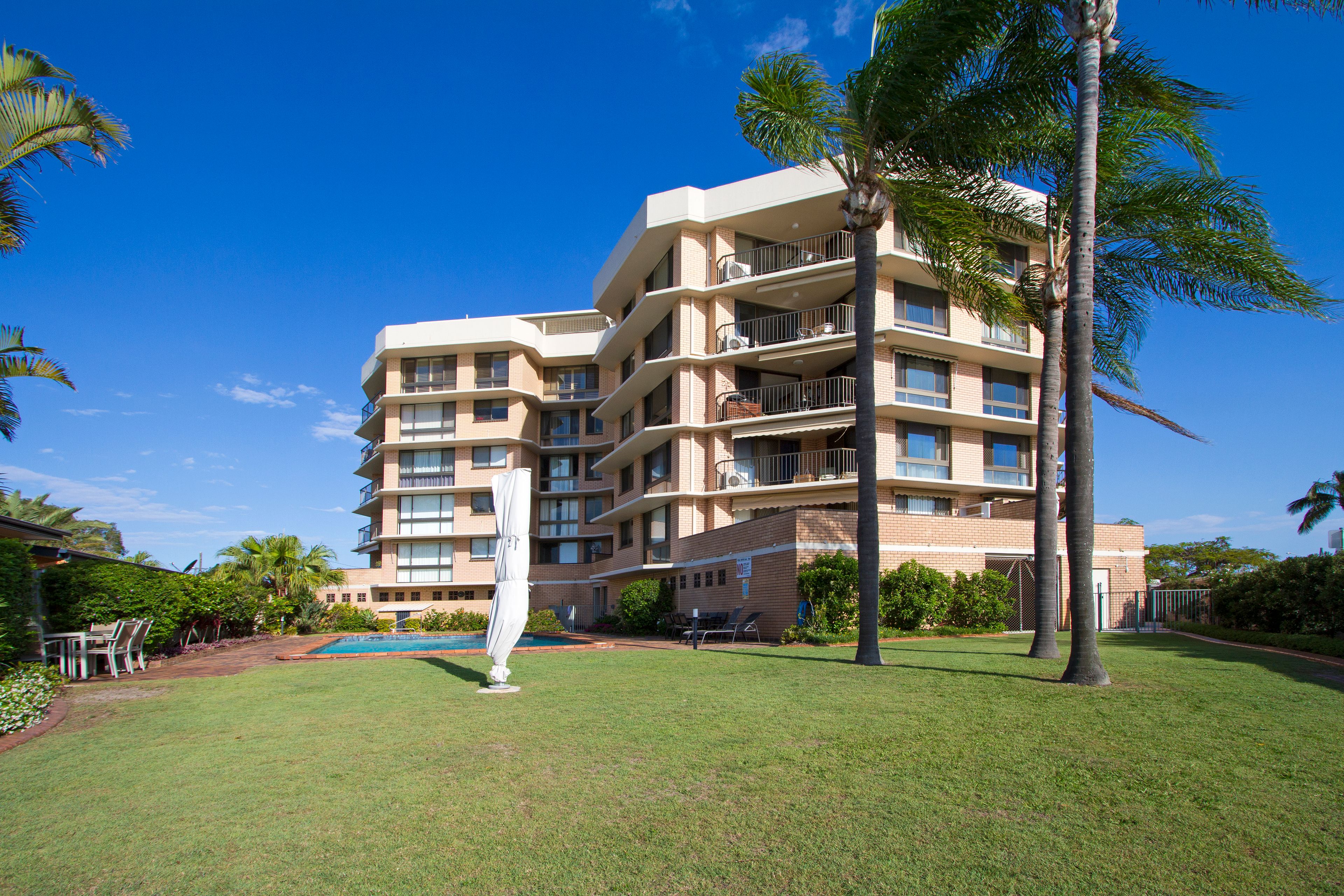 8 Paradise Parade, Paradise Point QLD 4216