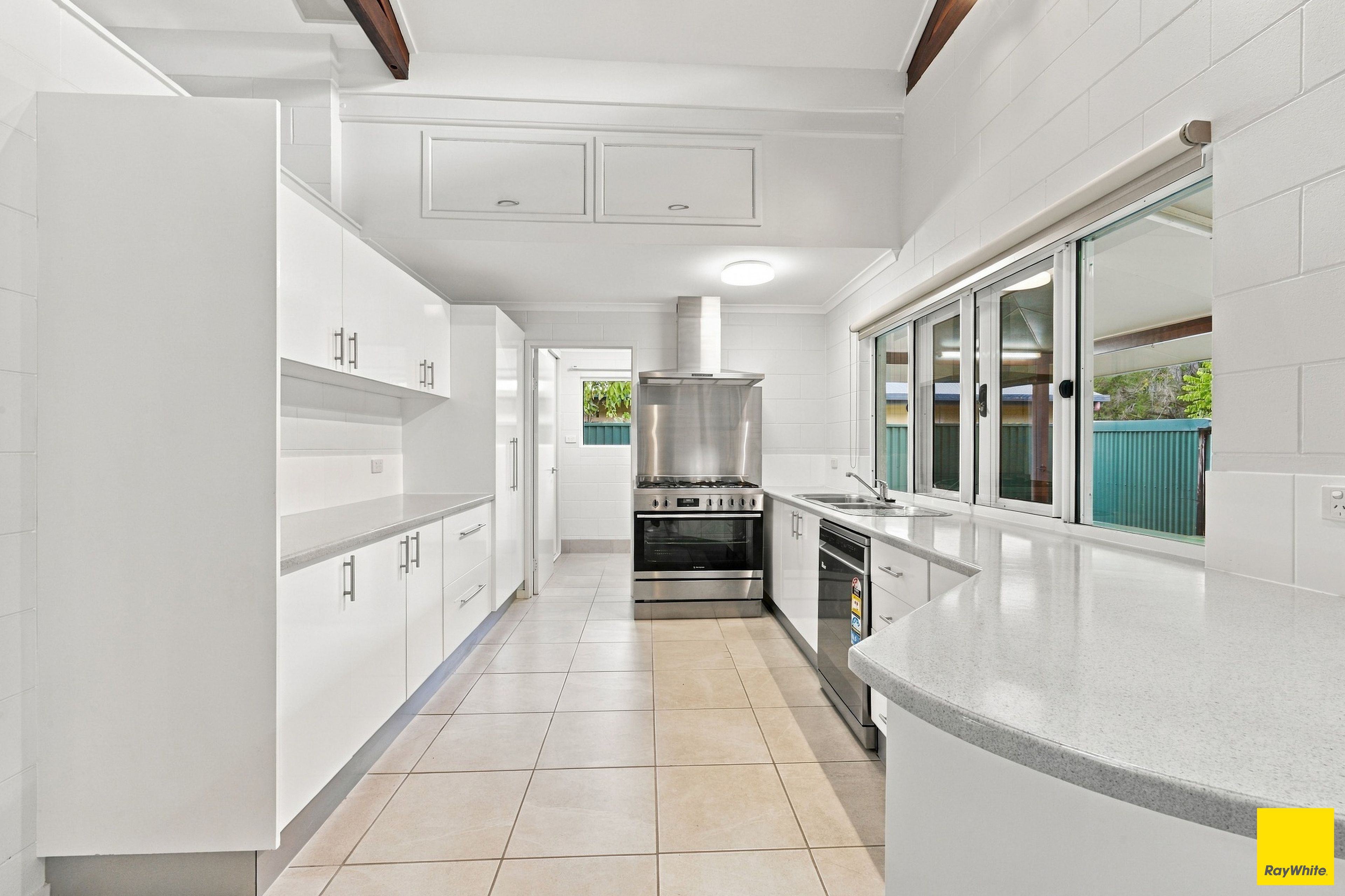 25 Del Manso Crescent — photo 3 of 24