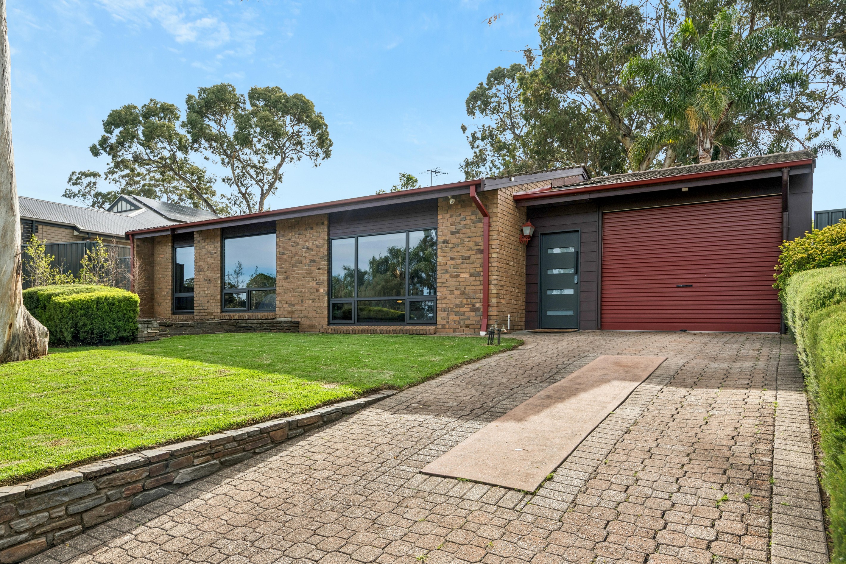 15 Sunnymeade Drive, Aberfoyle Park, SA 5159