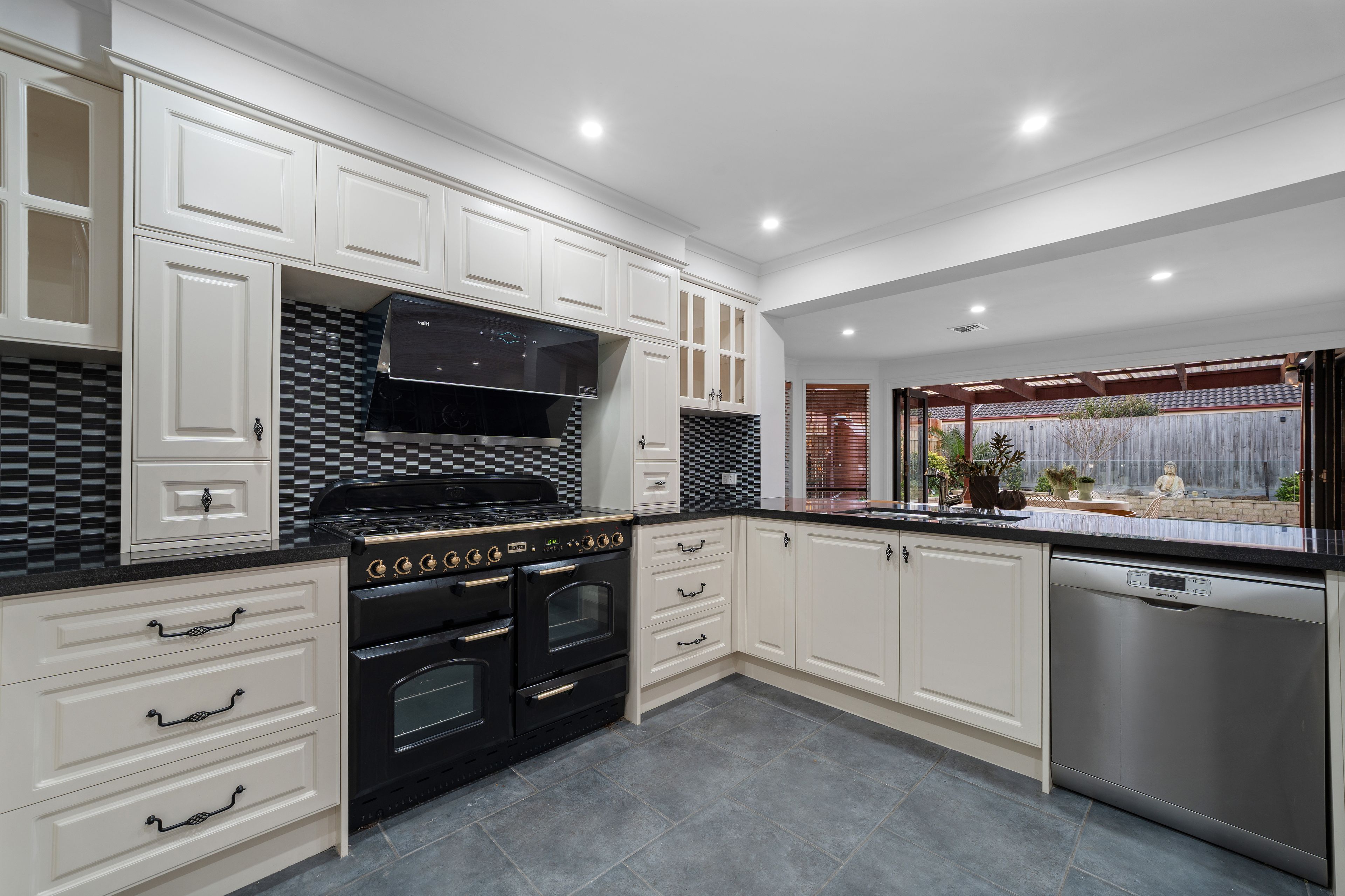 17 Lord Rodney Drive — photo 7 of 24