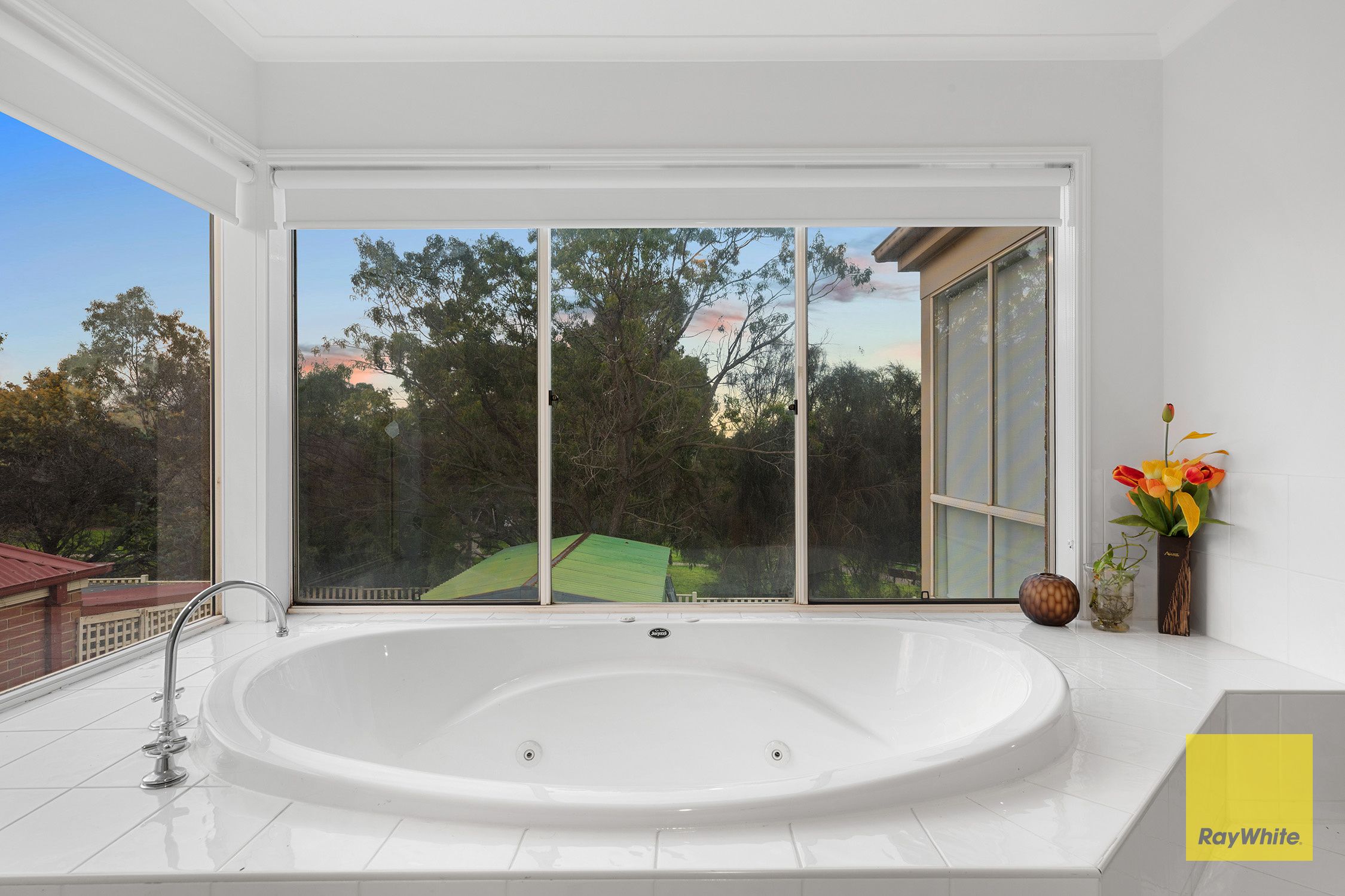 27 Abbington Crescent — photo 15 of 26