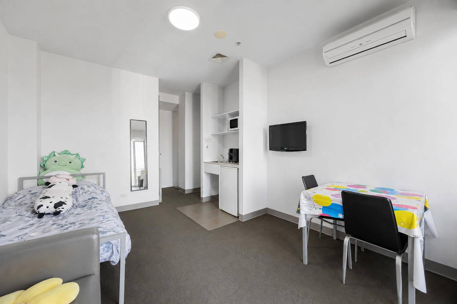 425/304 Waymouth Street — photo 5 of 24