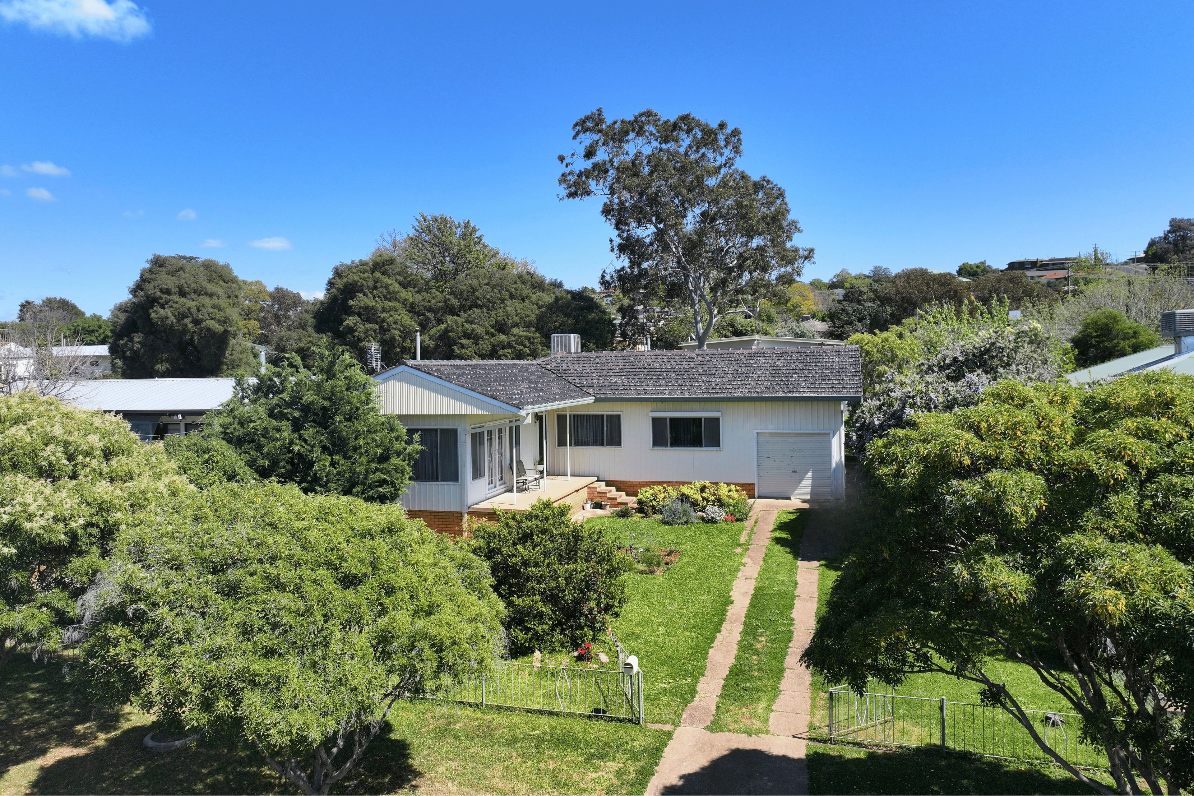 34 Moor Street — photo from Ray White Parkes