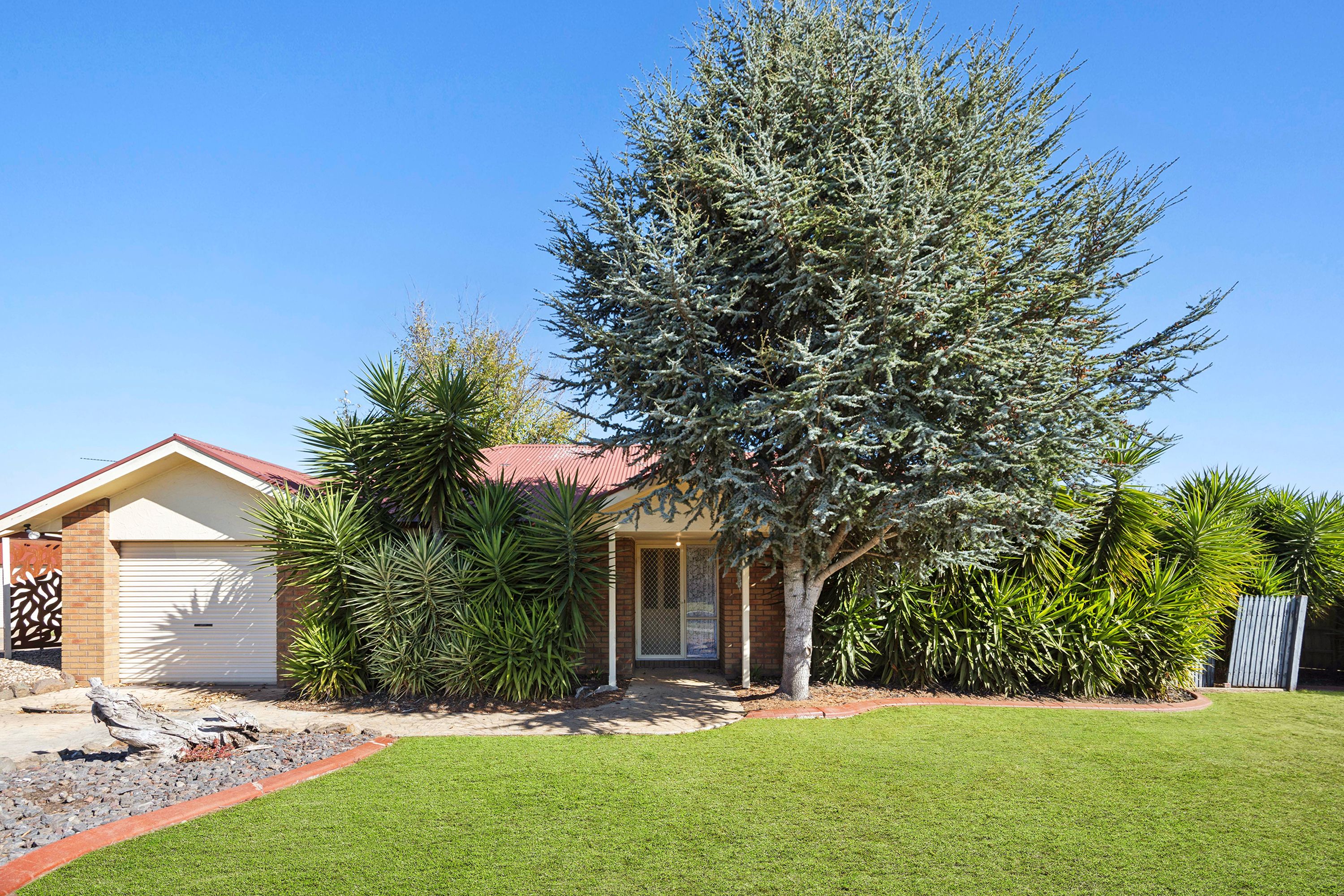 15 Coakley Crescent, LOVELY BANKS VIC 3213