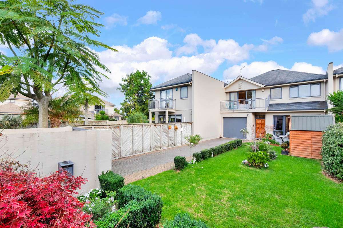 14 Riccarton Way photo 2