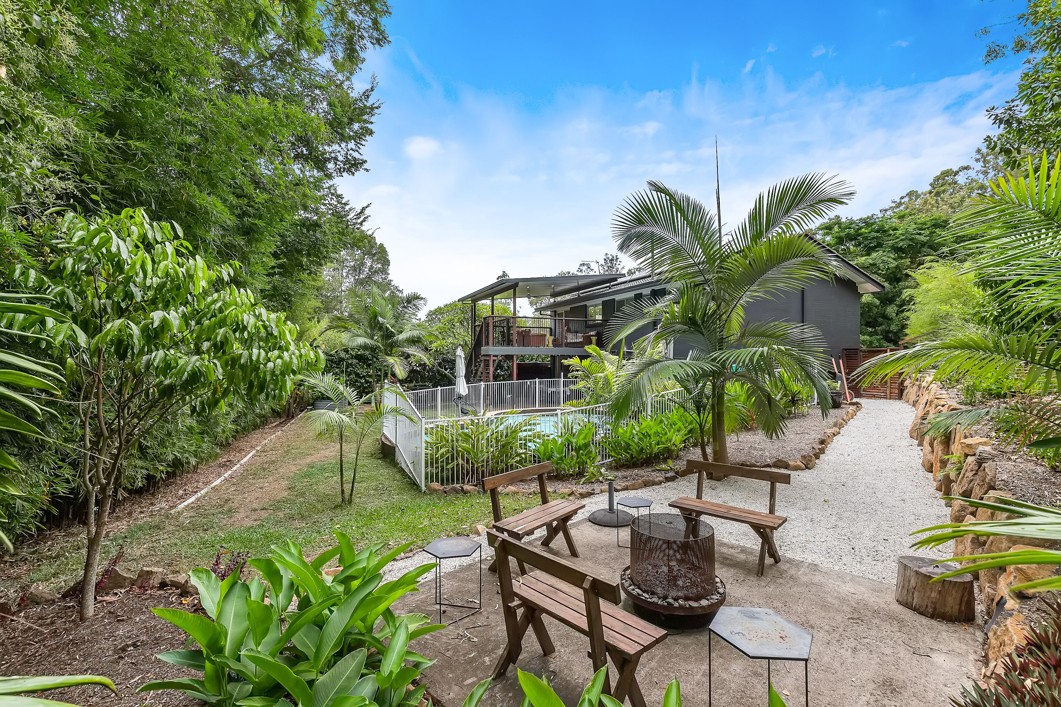 27 Halimah Street, Chapel Hill, QLD 4069