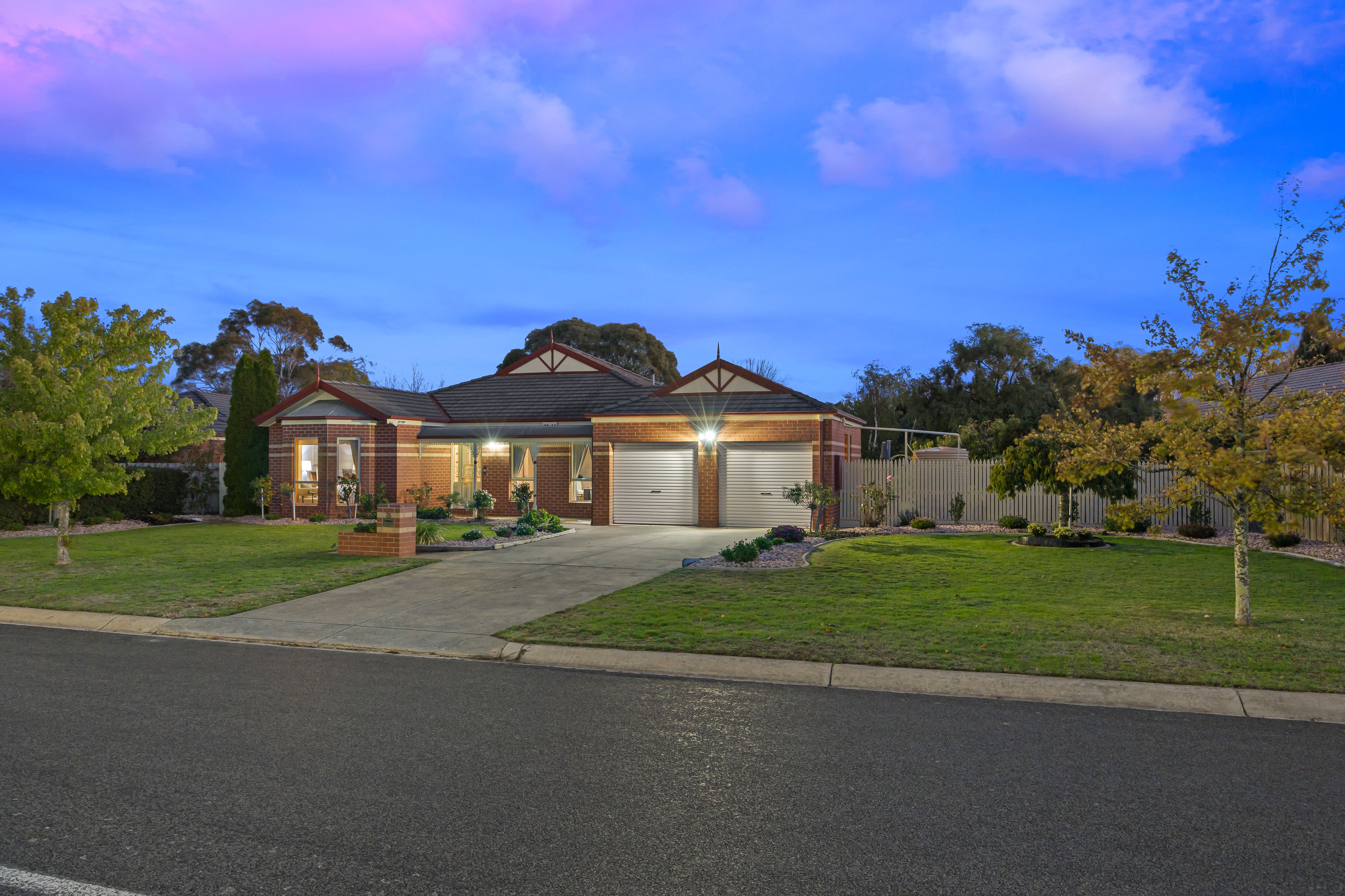 25 Robertson Drive, Alfredton, VIC 3350