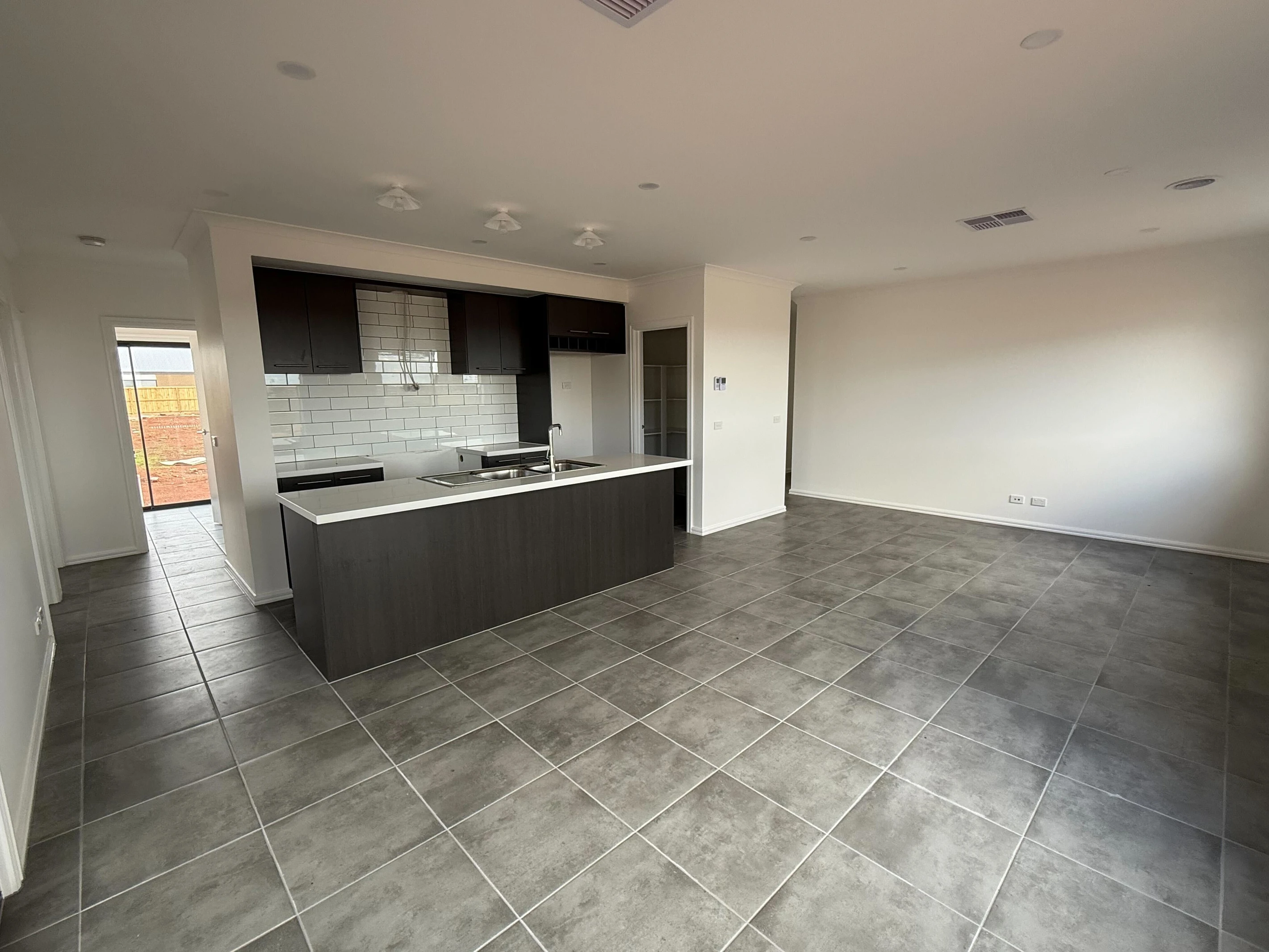 122 Aristides Crescent, THORNHILL PARK, VIC 3335