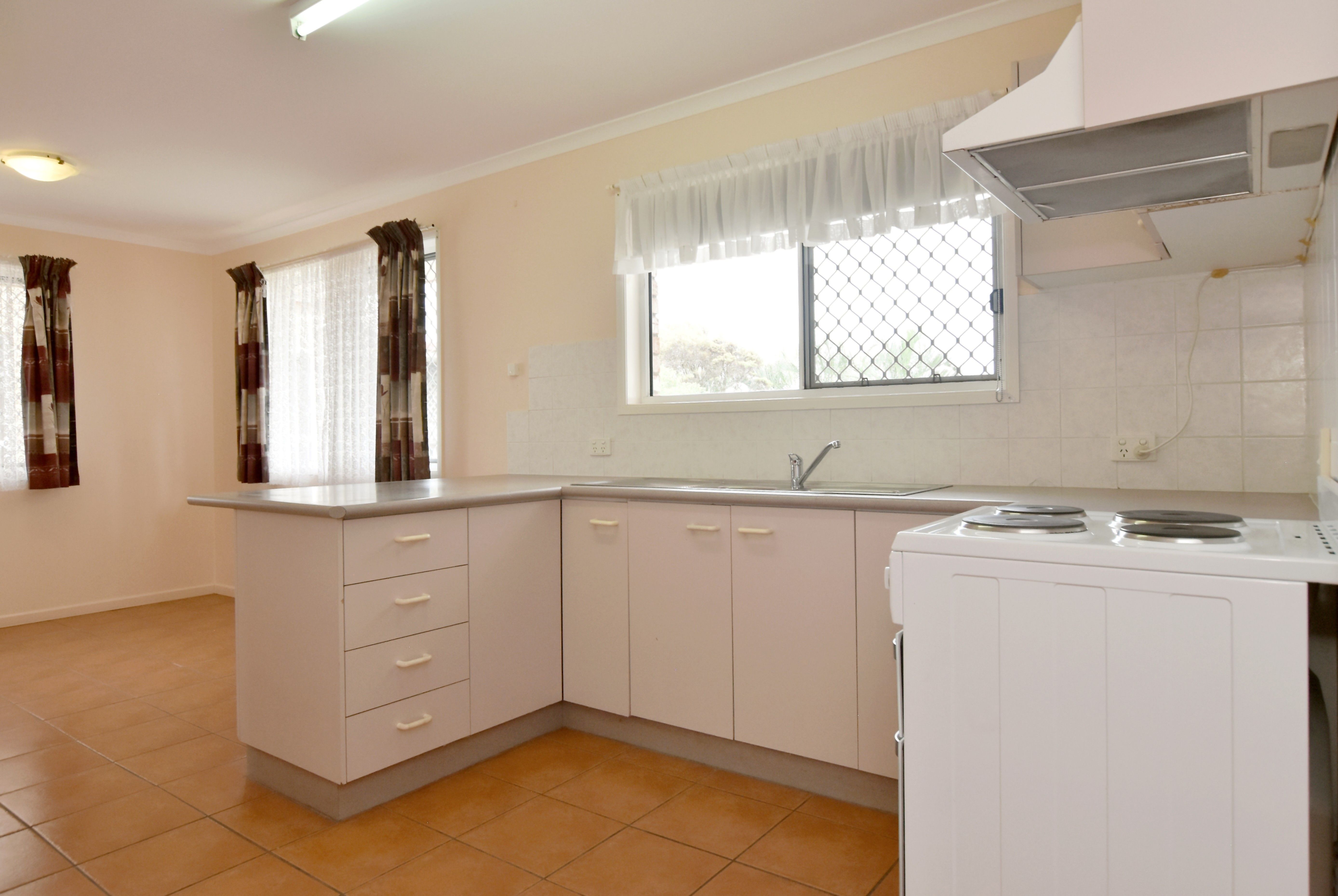 16 Cockatoo Drive, New Auckland, QLD 4680