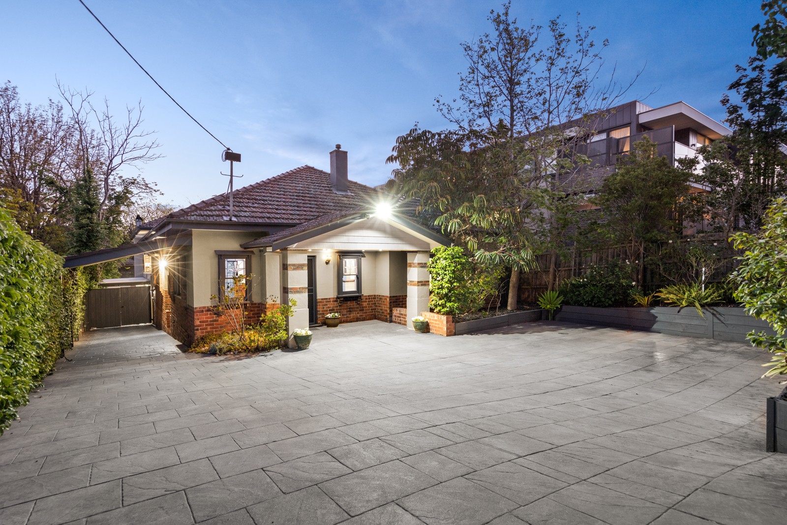 998 Toorak Road, Camberwell, VIC 3124
