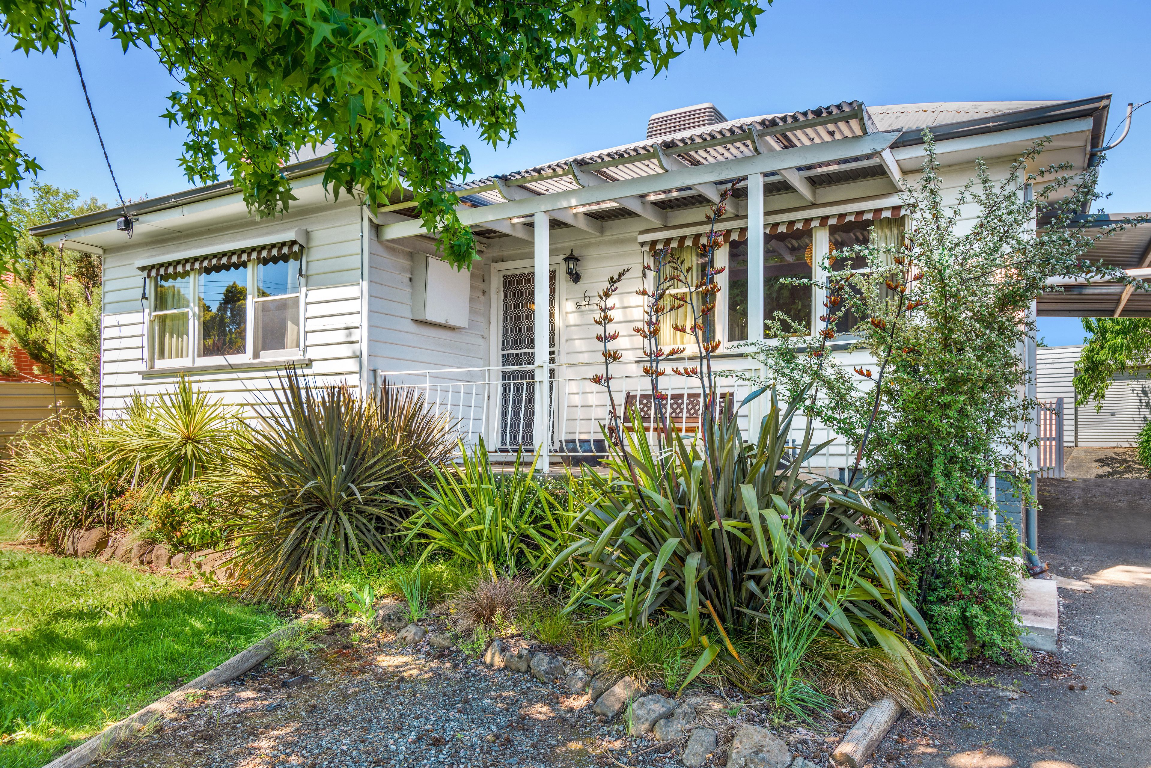 6 Trethowan Street, Mount Pleasant, VIC 3350