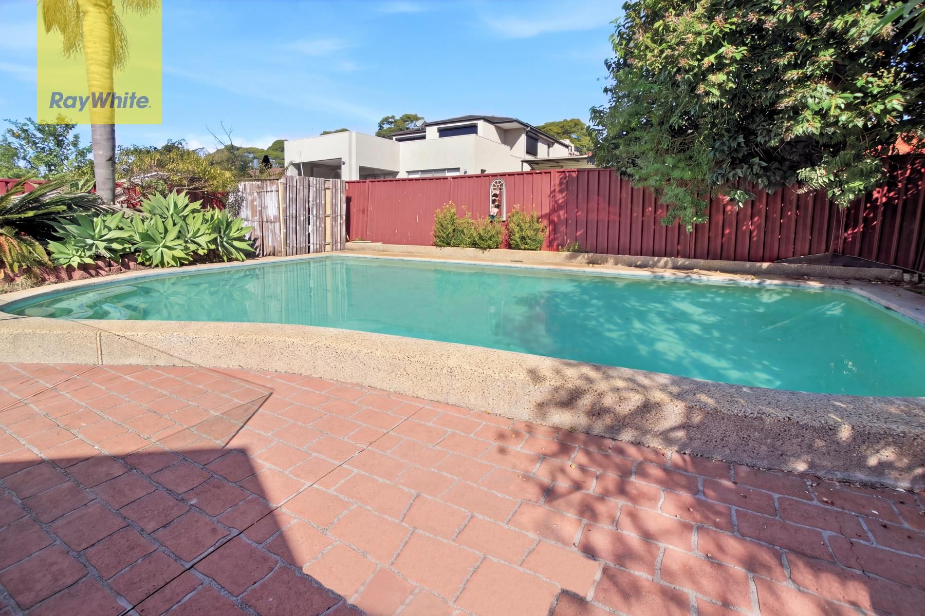 20 Earls Avenue — photo 10 of 12
