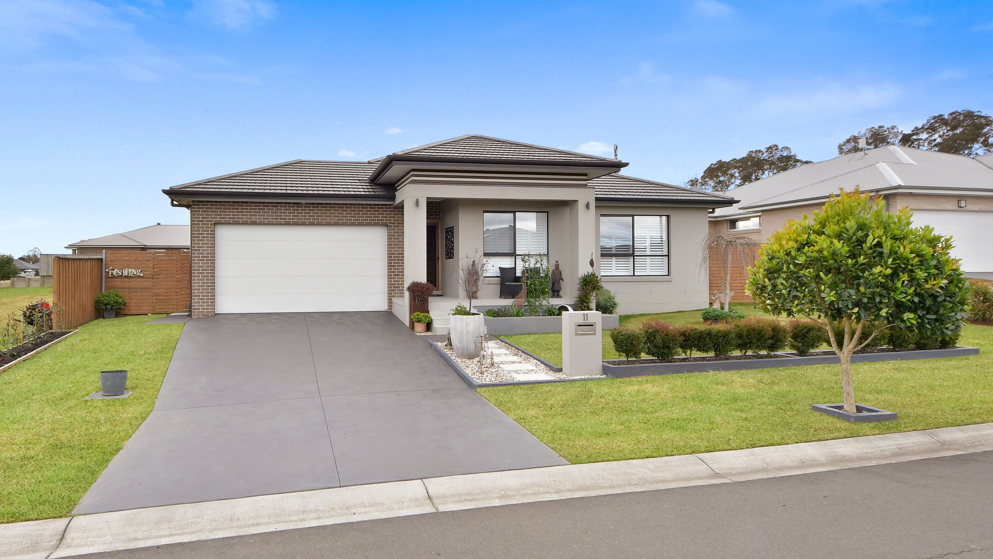 11 Gaudry Street, The Oaks NSW 2570