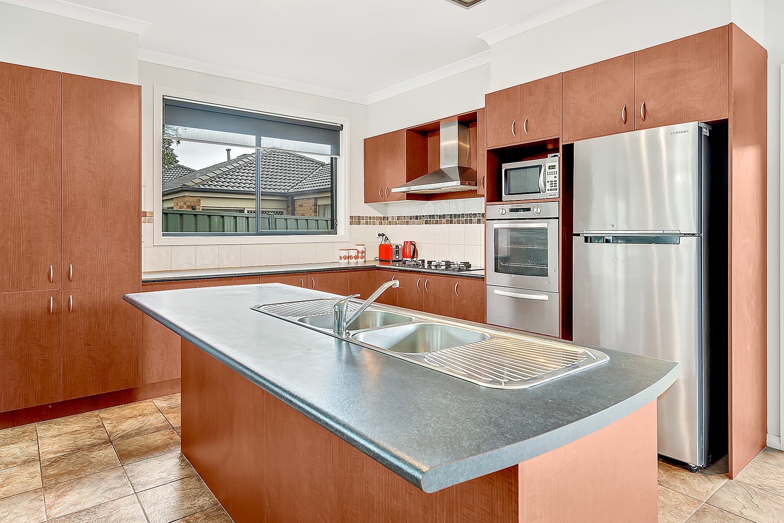 16 Chelsworth Loop, Craigieburn, VIC 3064