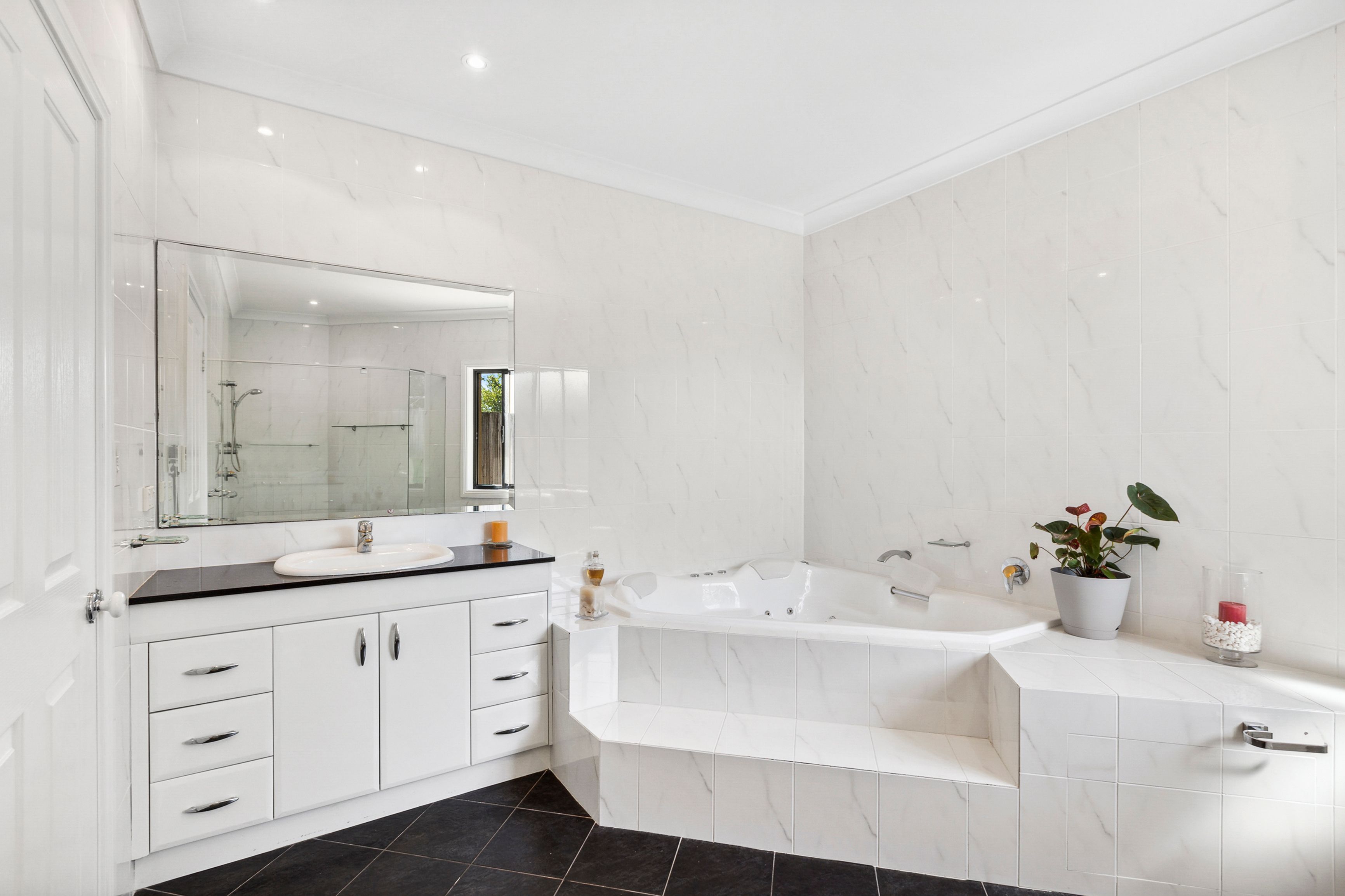 56 Waratah Road — photo 10 of 15