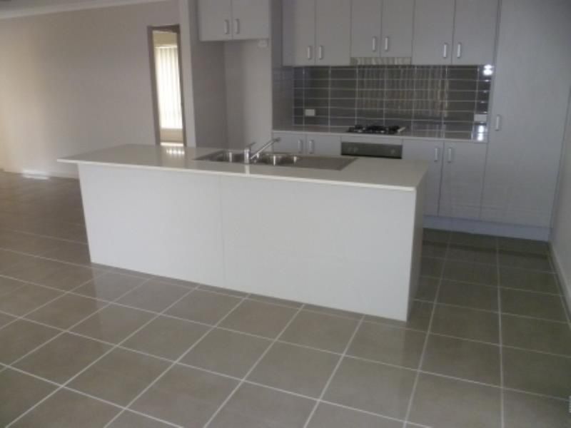 7 Stanbury Drive, Goodna, QLD 4300