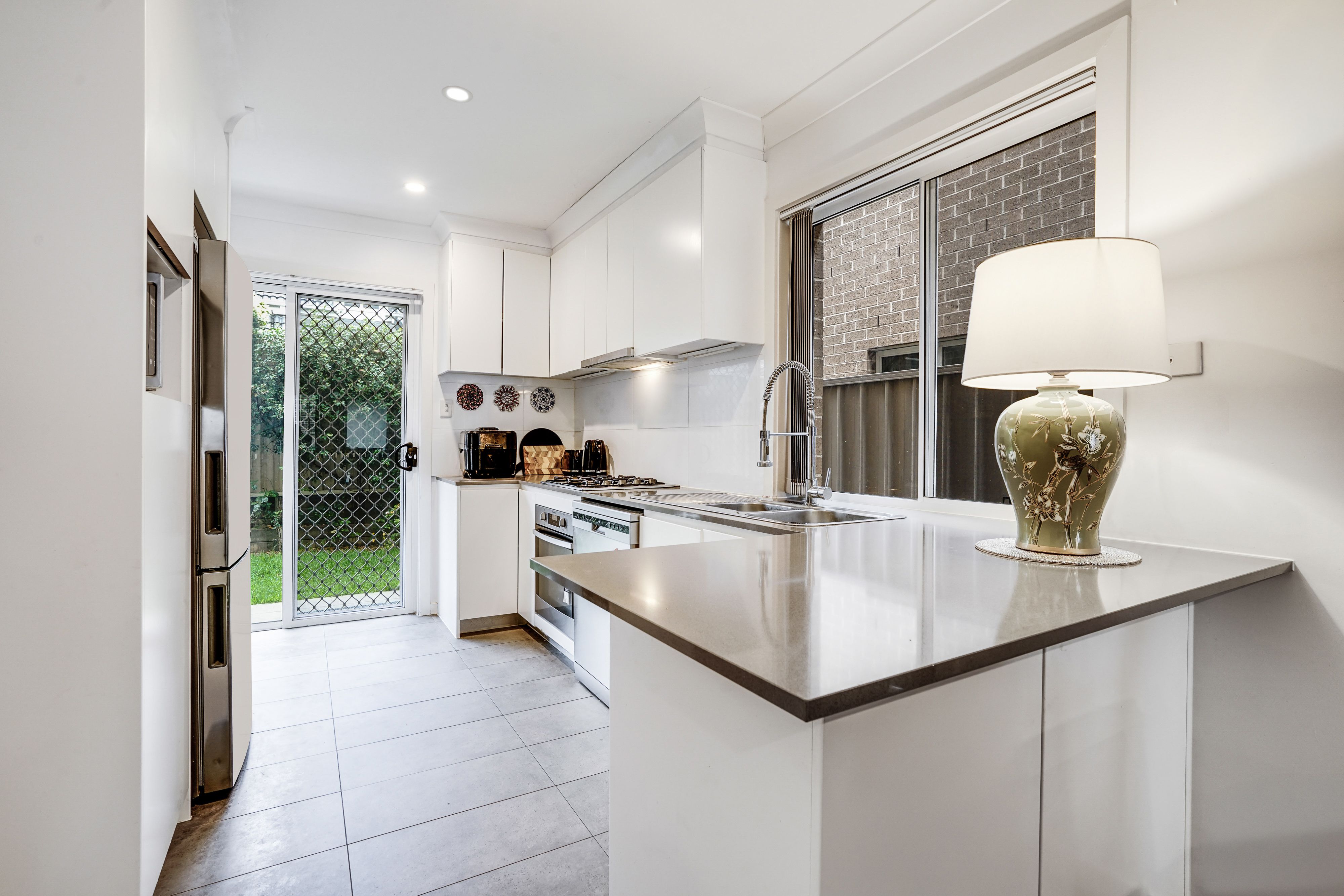 3/150 Adelaide Street — photo 3 of 12
