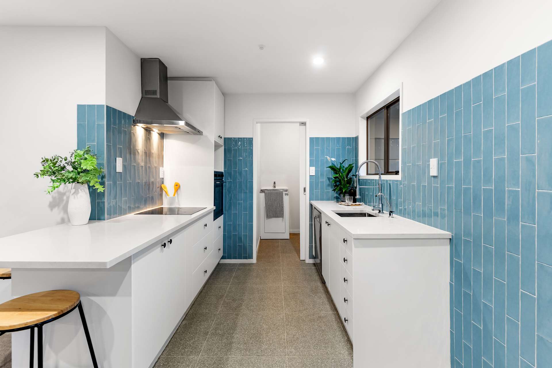 1/57 Aeroview Drive photo 3