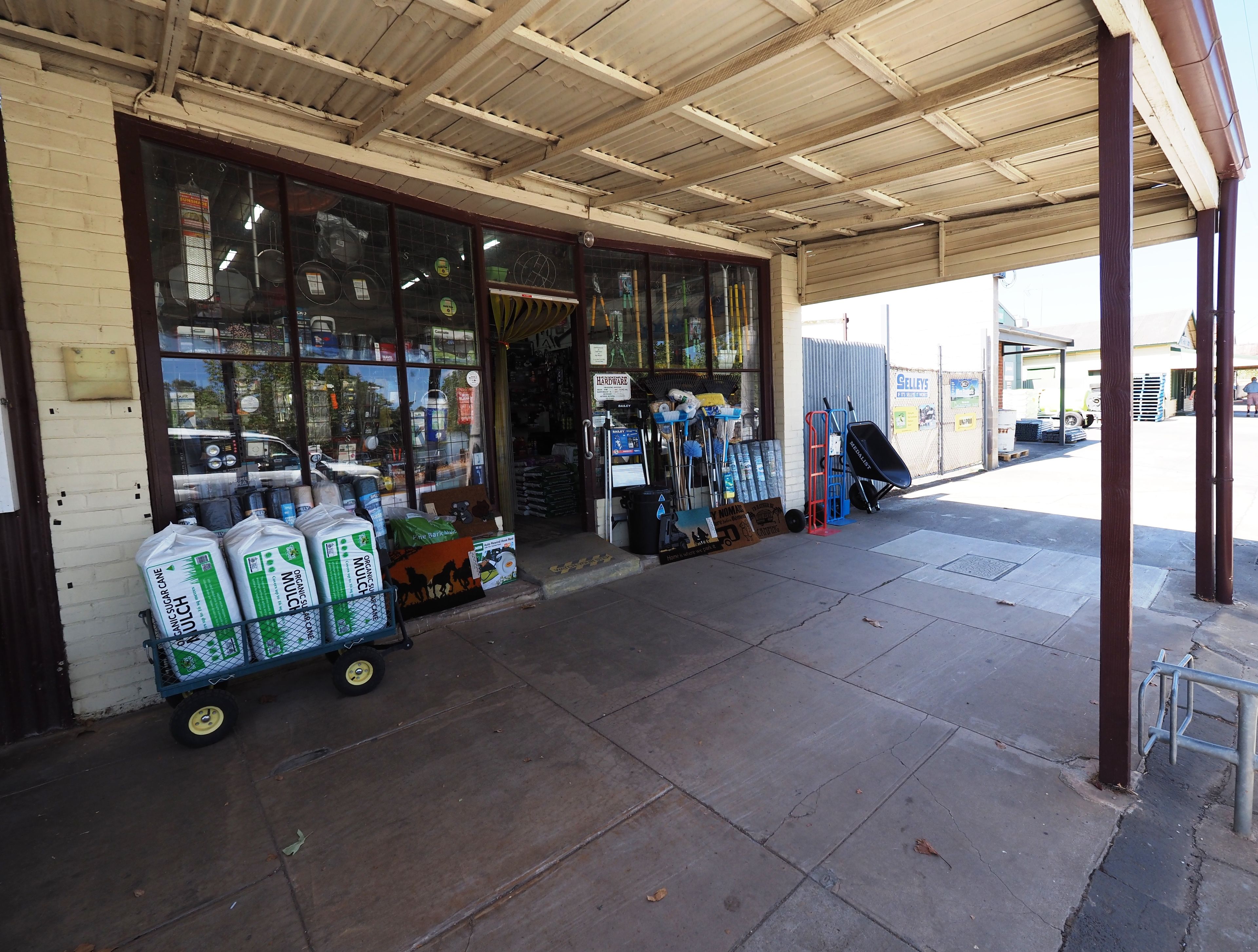 168 High Street, Avoca, VIC 3467 Homeware/Hardware Retail Business