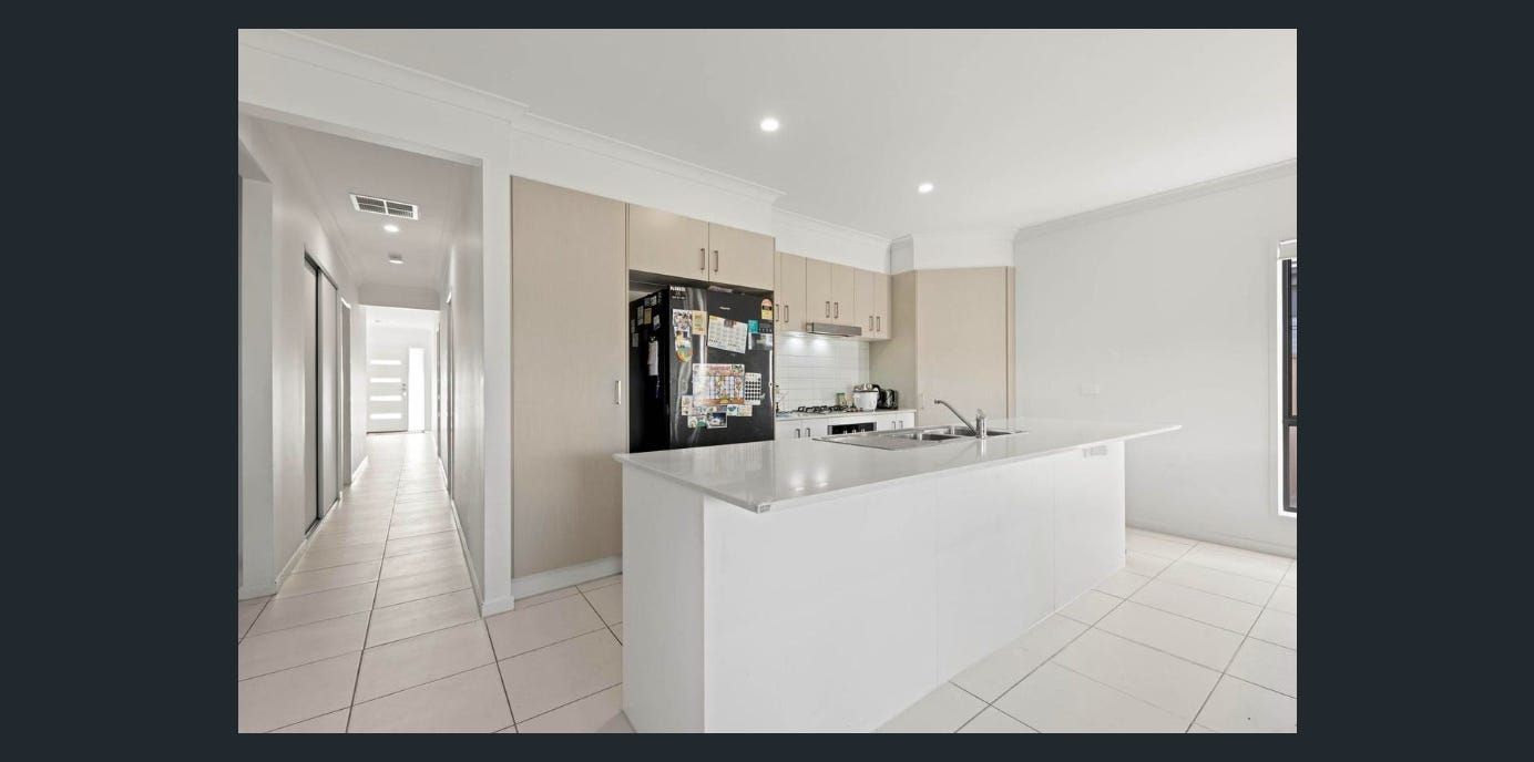 8 Homebush Drive — photo 4 of 9