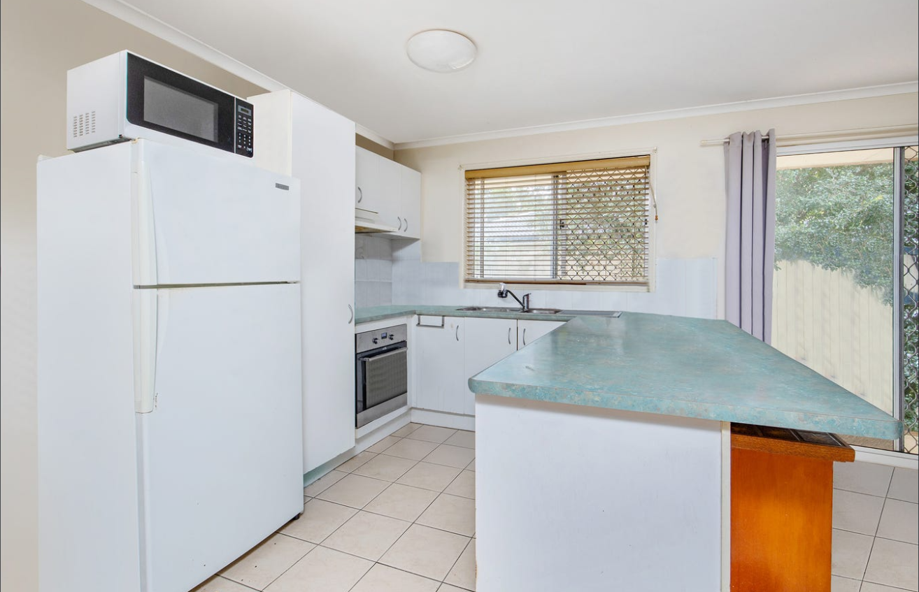 2/156 Kumbari Avenue, Labrador, QLD 4215