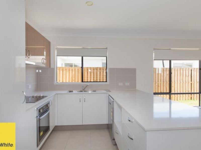 28 Allerton Park Drive, Park Ridge, QLD 4125
