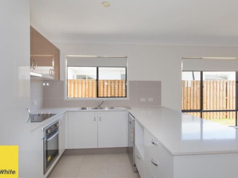28 Allerton Park Drive, Park Ridge, QLD 4125
