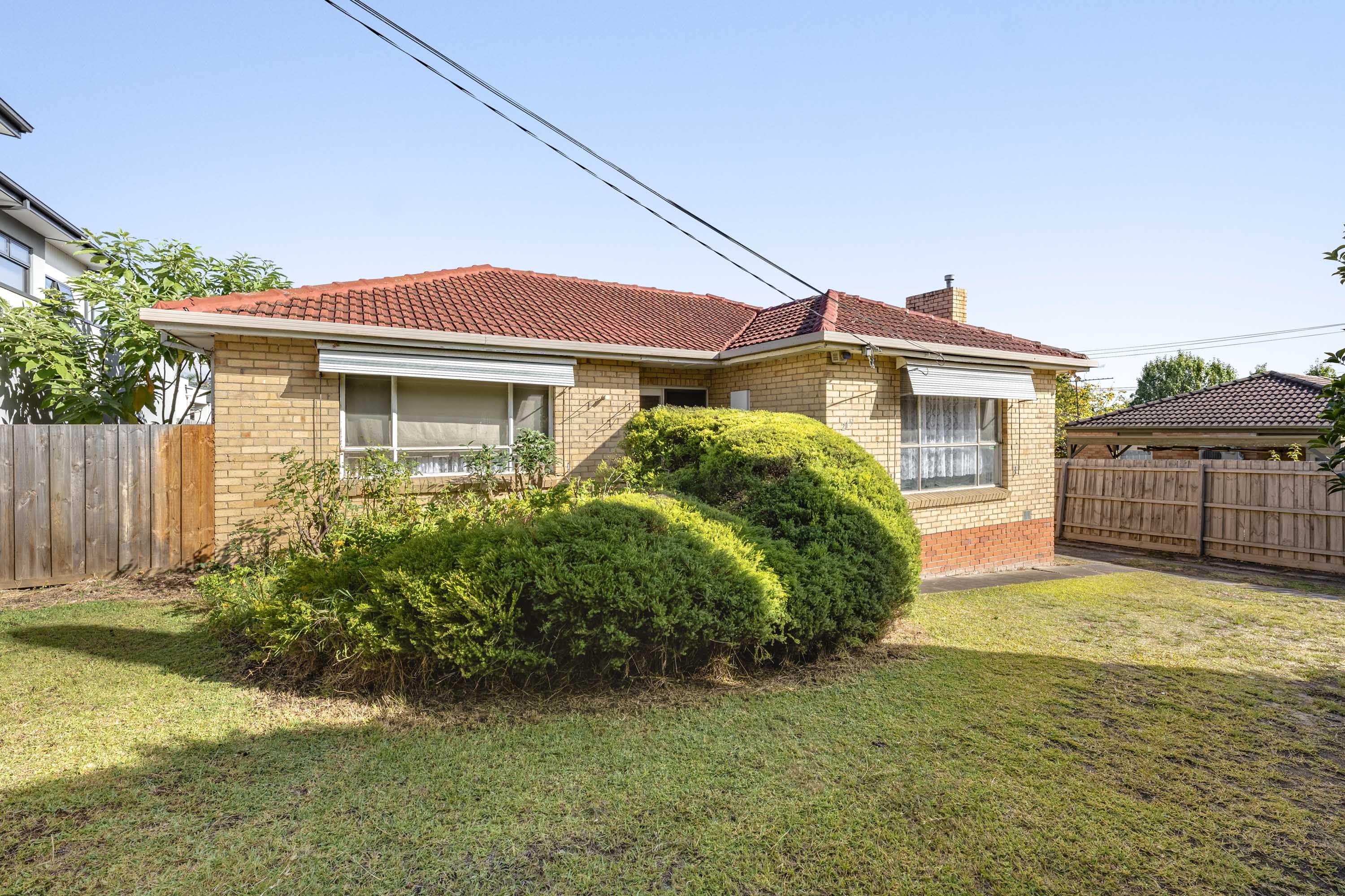 215 Gallaghers Road, Glen Waverley, VIC 3150