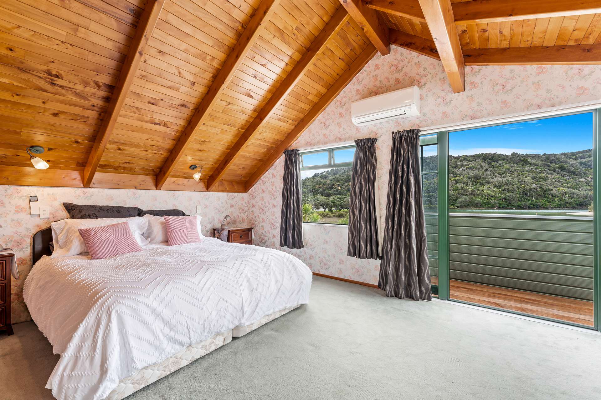 8 Waiwera Road photo 7