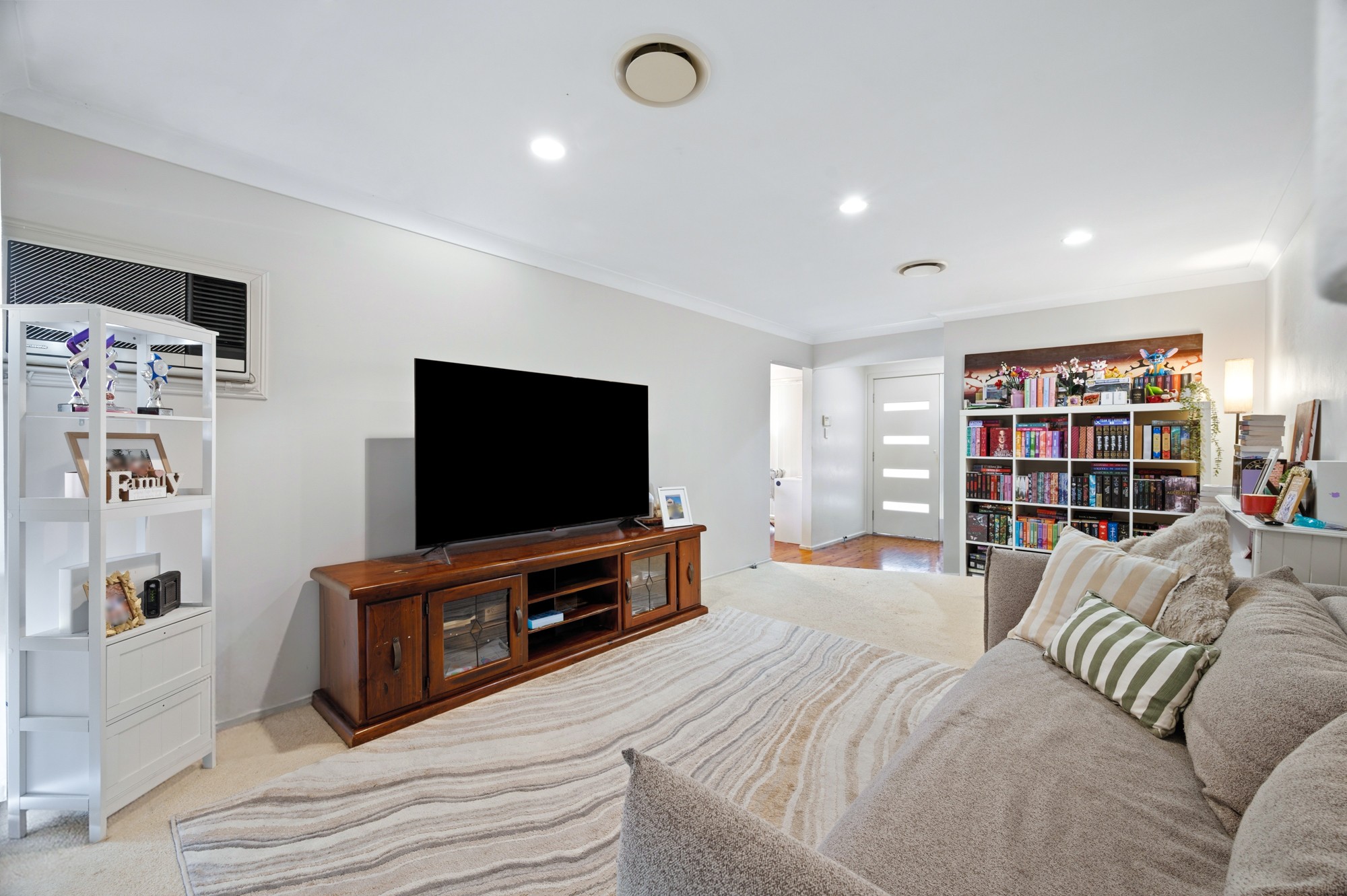 8 Danube Crescent, Kearns, NSW 2558