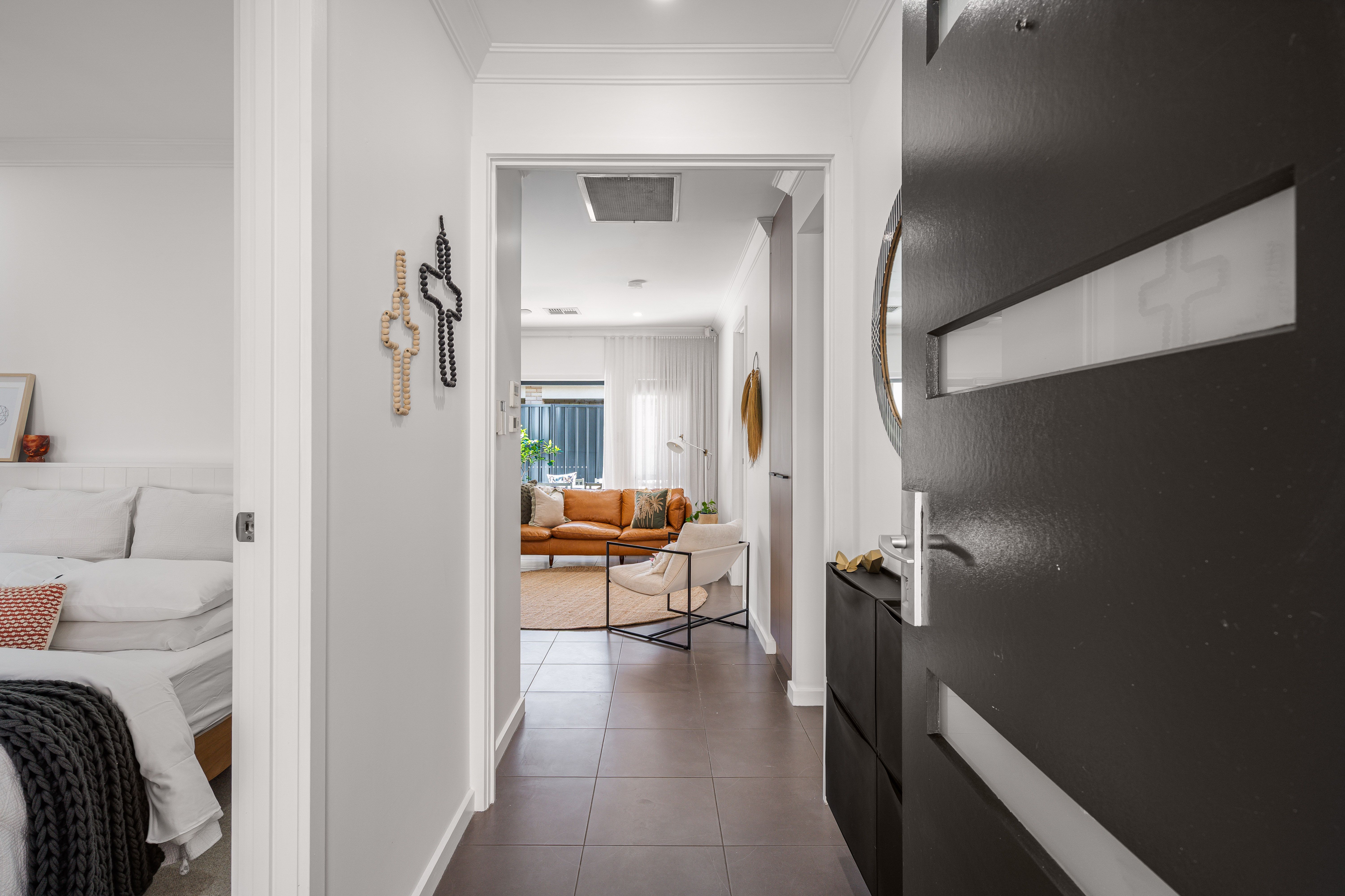 25B Maurice Avenue — photo 3 of 23