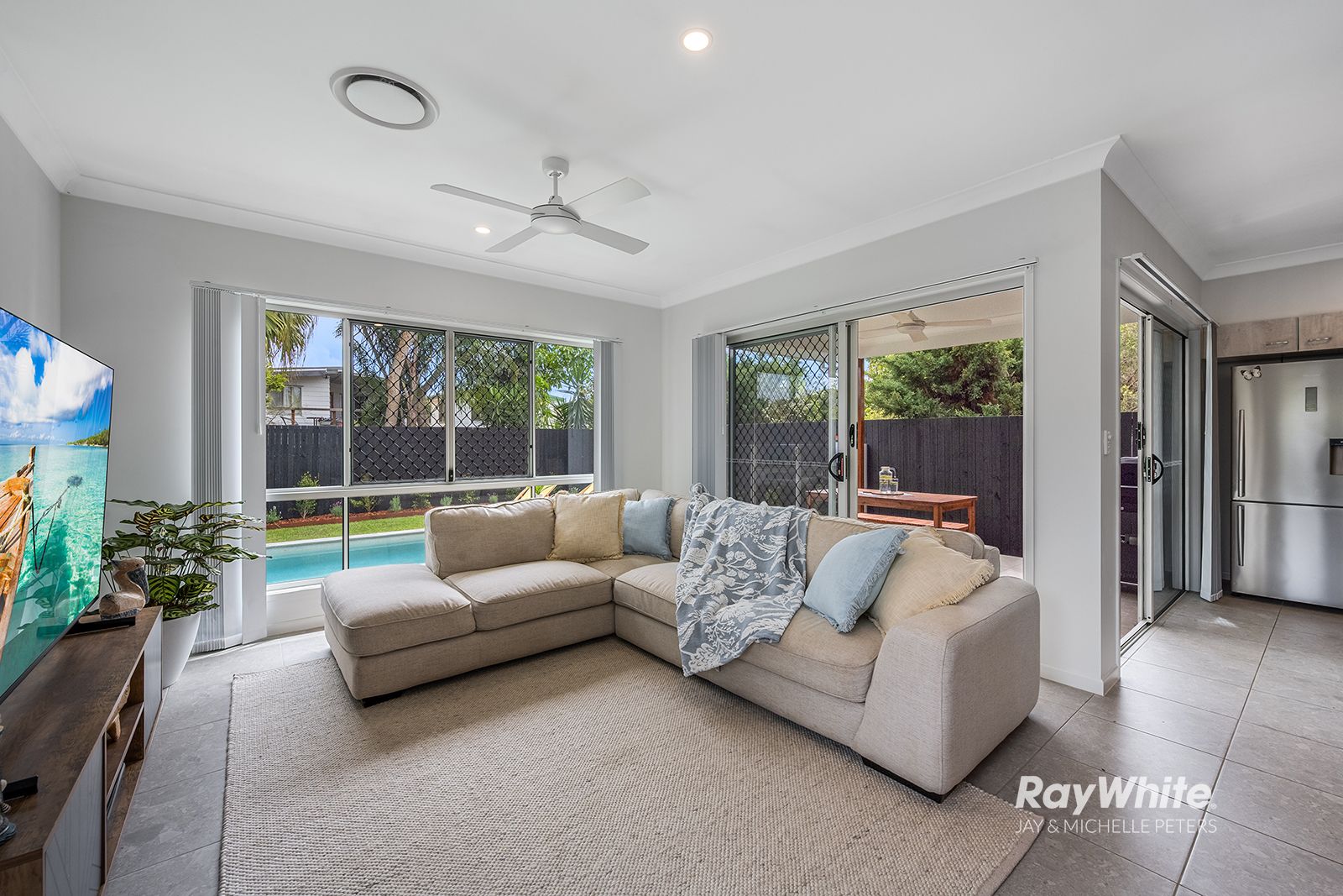 135 Scarborough Road — photo 8 of 30