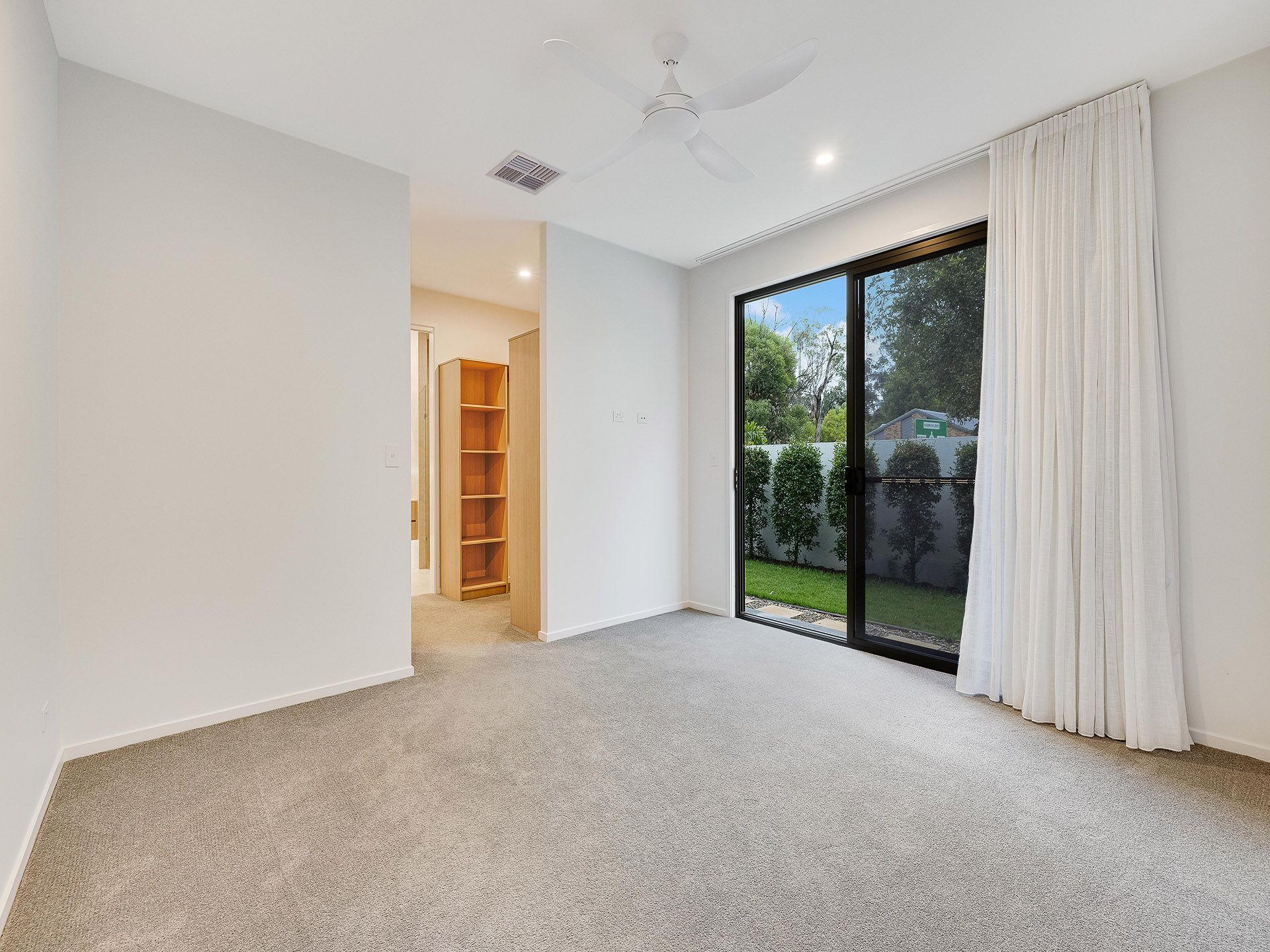 1/123 Karawatha Drive — photo 7 of 17