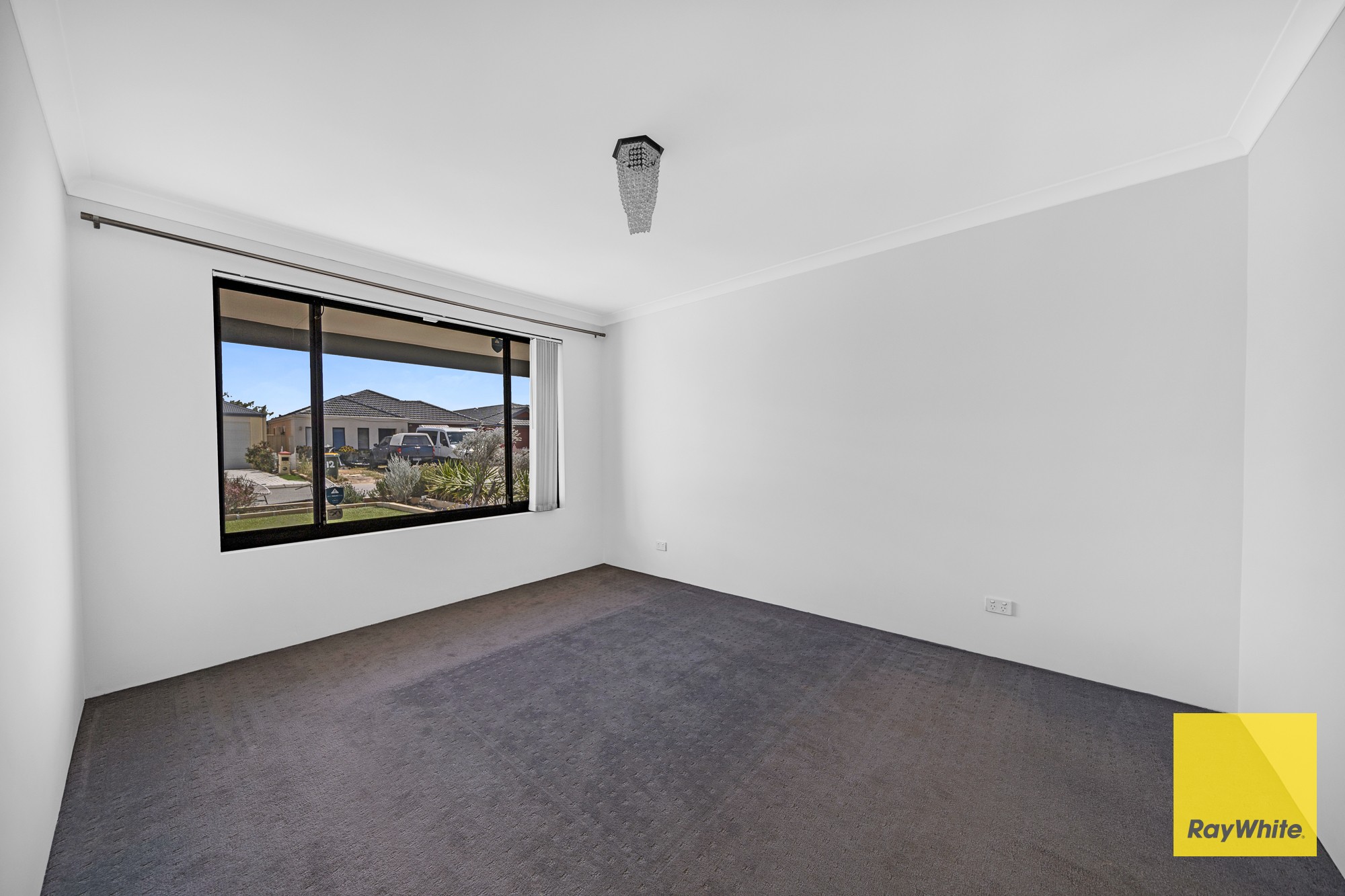 9 Trafalgar Place, Queens Park, WA 6107