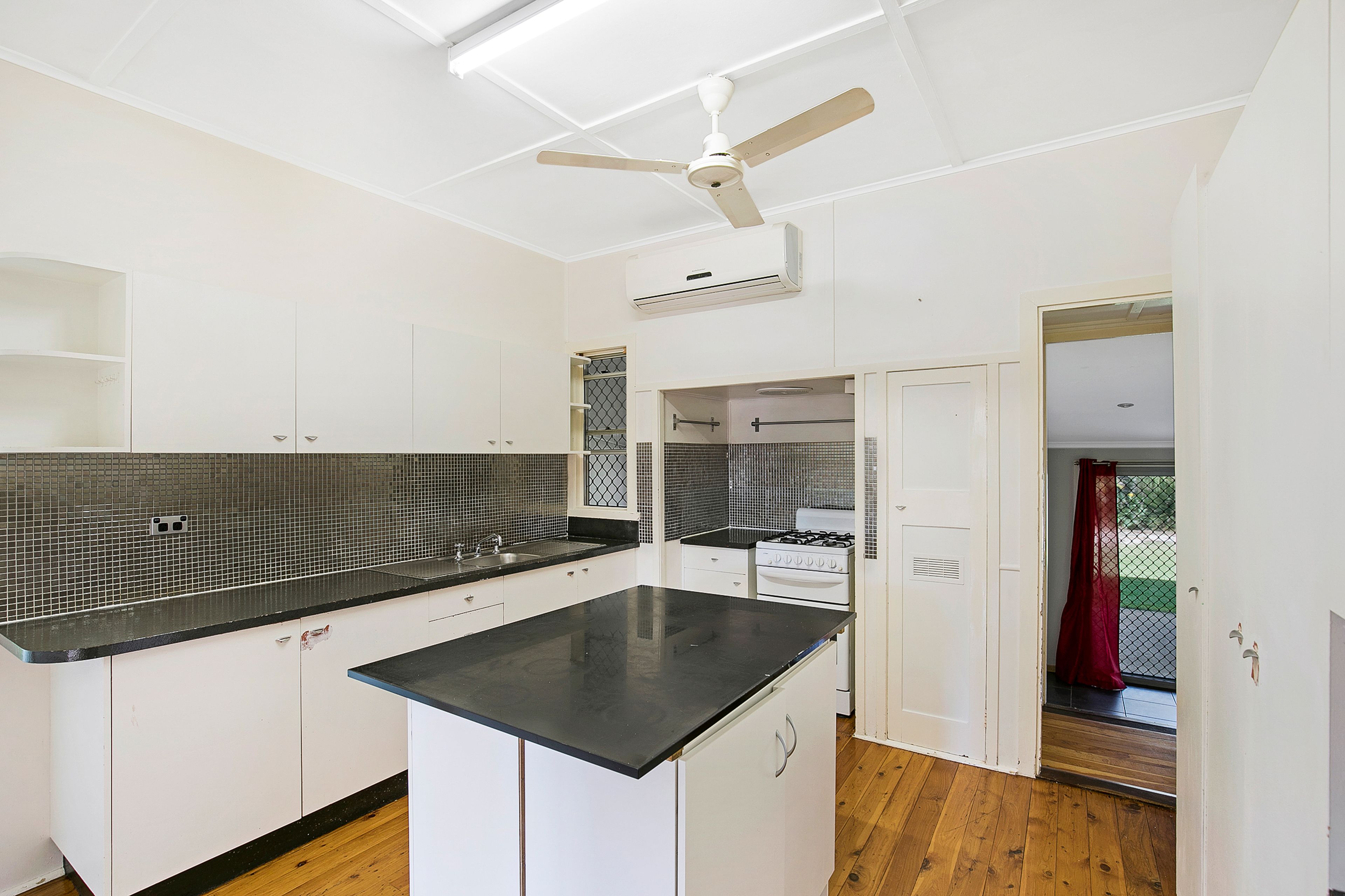 180 Holberton Street, Newtown, QLD 4350