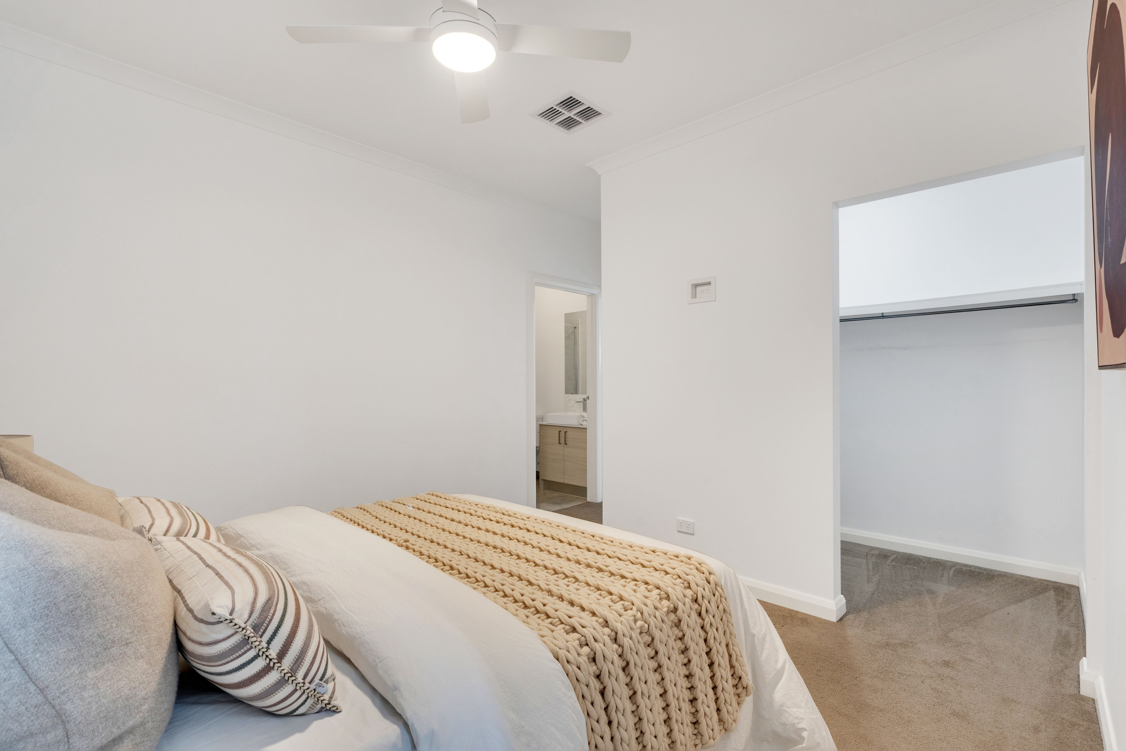 7 Angophora Crescent — photo 8 of 18