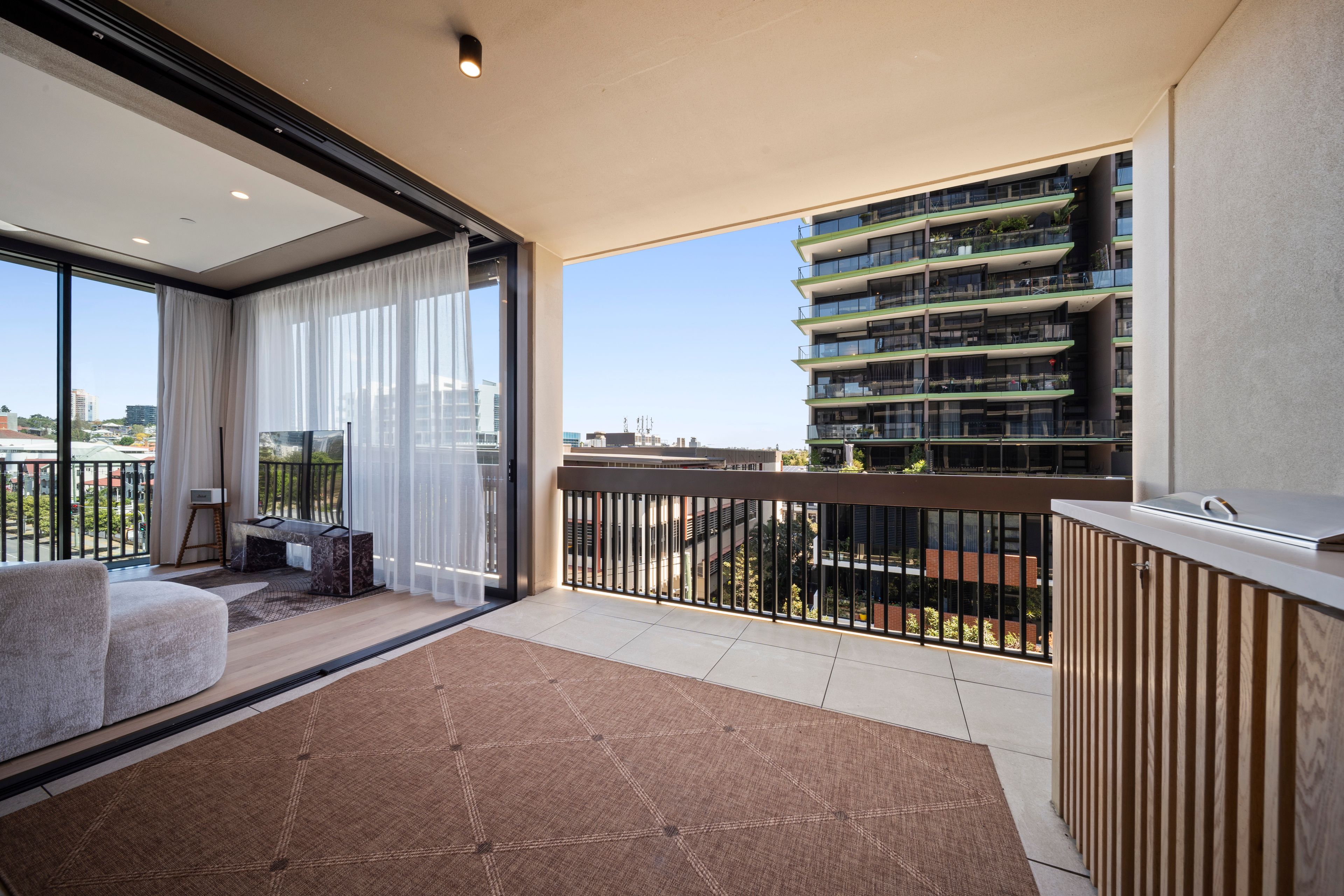 301/20 Edmondstone Street — photo 16 of 30